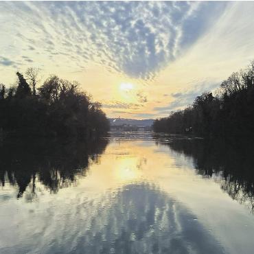 LESERFOTO - Abendstimmung am Rhein bei Laufenburg. Foto: Georg Kalt, Laufenburg