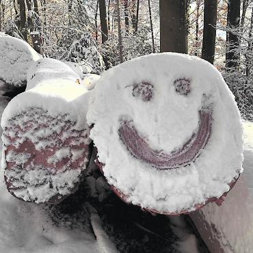 Bitte lächeln: Schnee macht fröhlich - Bitte lächeln: Schnee macht fröhlich. Foto: Valentin Zumsteg