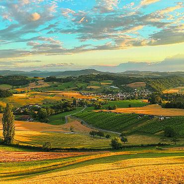 Sommer-Fotos - Heuberg mit Blick auf Kaisten. Foto: Thomas Merkofer