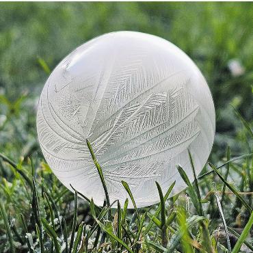 Die eisige Kälte am Neujahrsmorgen lies Seifenblasen gefrieren. - Die eisige Kälte am Neujahrsmorgen lies Seifenblasen gefrieren. Leserfoto: Gabriela Stocker Obermumpf