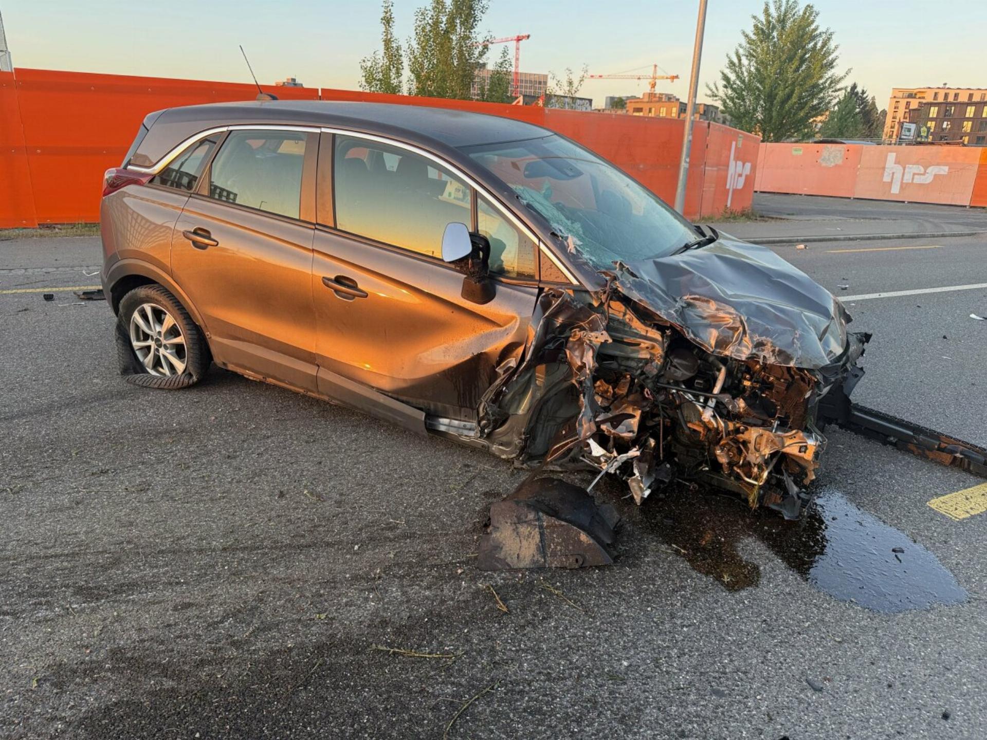 Aarau: 18-Jähriger alkoholisiert auf verbotener Lernfahrt verunfallt - Das Bild wird blockiert. – Möglicherweise durch einen aktiven Adblocker.