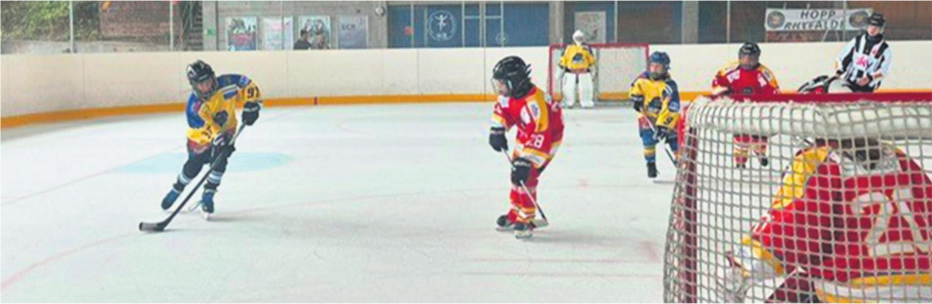 EISHOCKEY NACHWUCHS IM EINSATZ - Das Bild wird blockiert. – Möglicherweise durch einen aktiven Adblocker.
