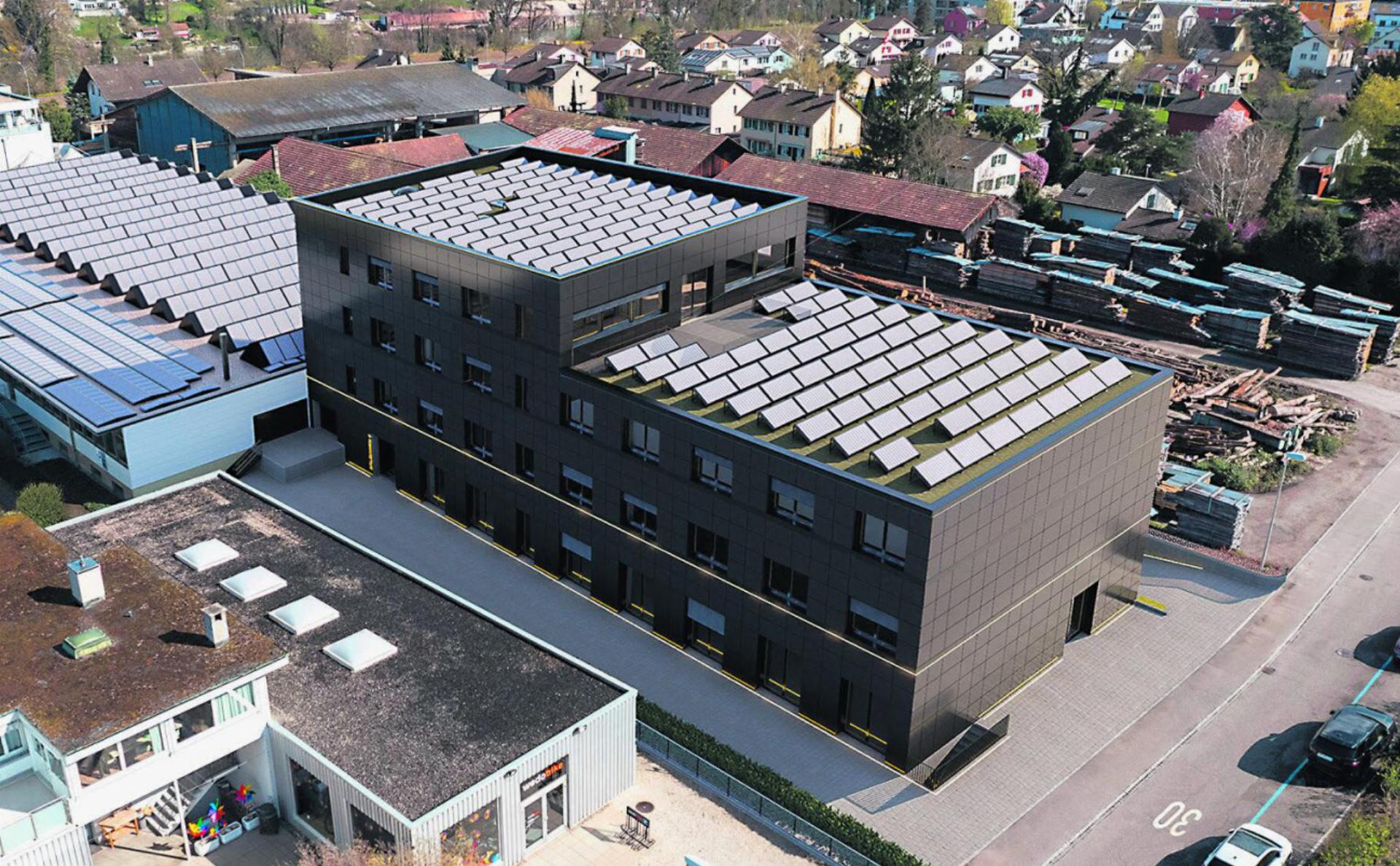Die Fassade des geplanten Gebäudes wird aus Solarzellen bestehen. Es ist mit einer Bauzeit von zirka 14 Monaten zu rechnen. Visualisierung: zVg