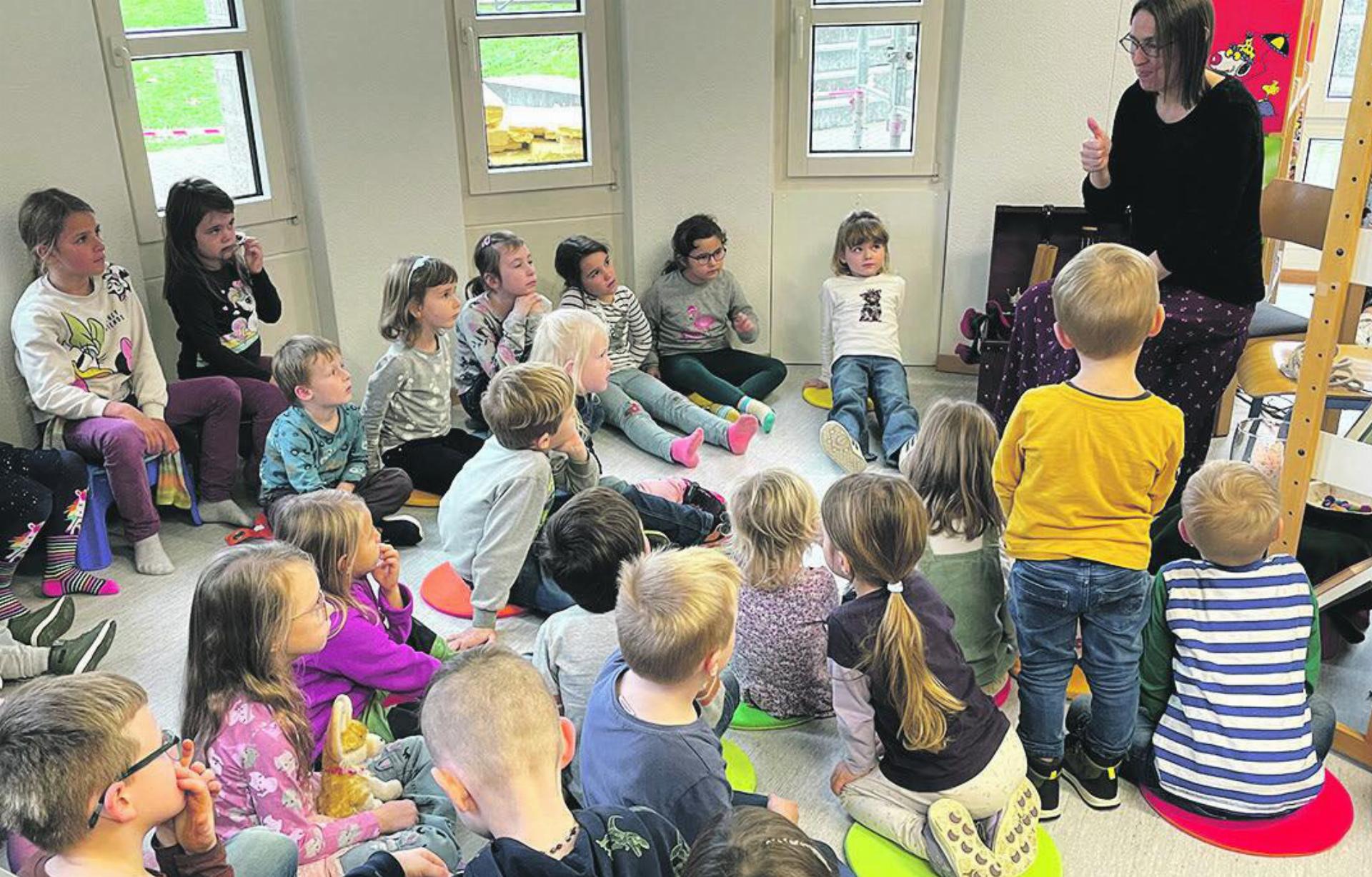 «GSCHICHTLISTUND» IN DER BIBLIOTHEK KAISTEN