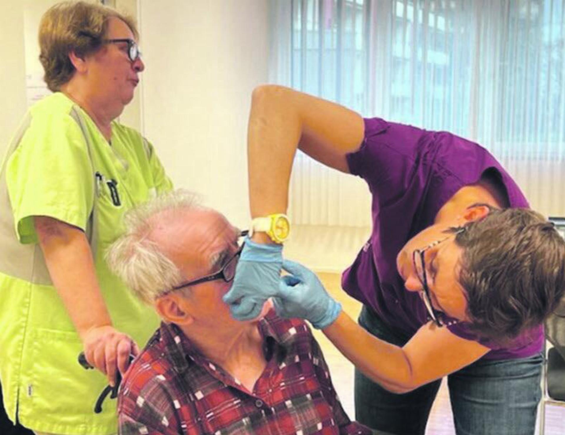 Hilfreicher Zahnservice für ältere Menschen