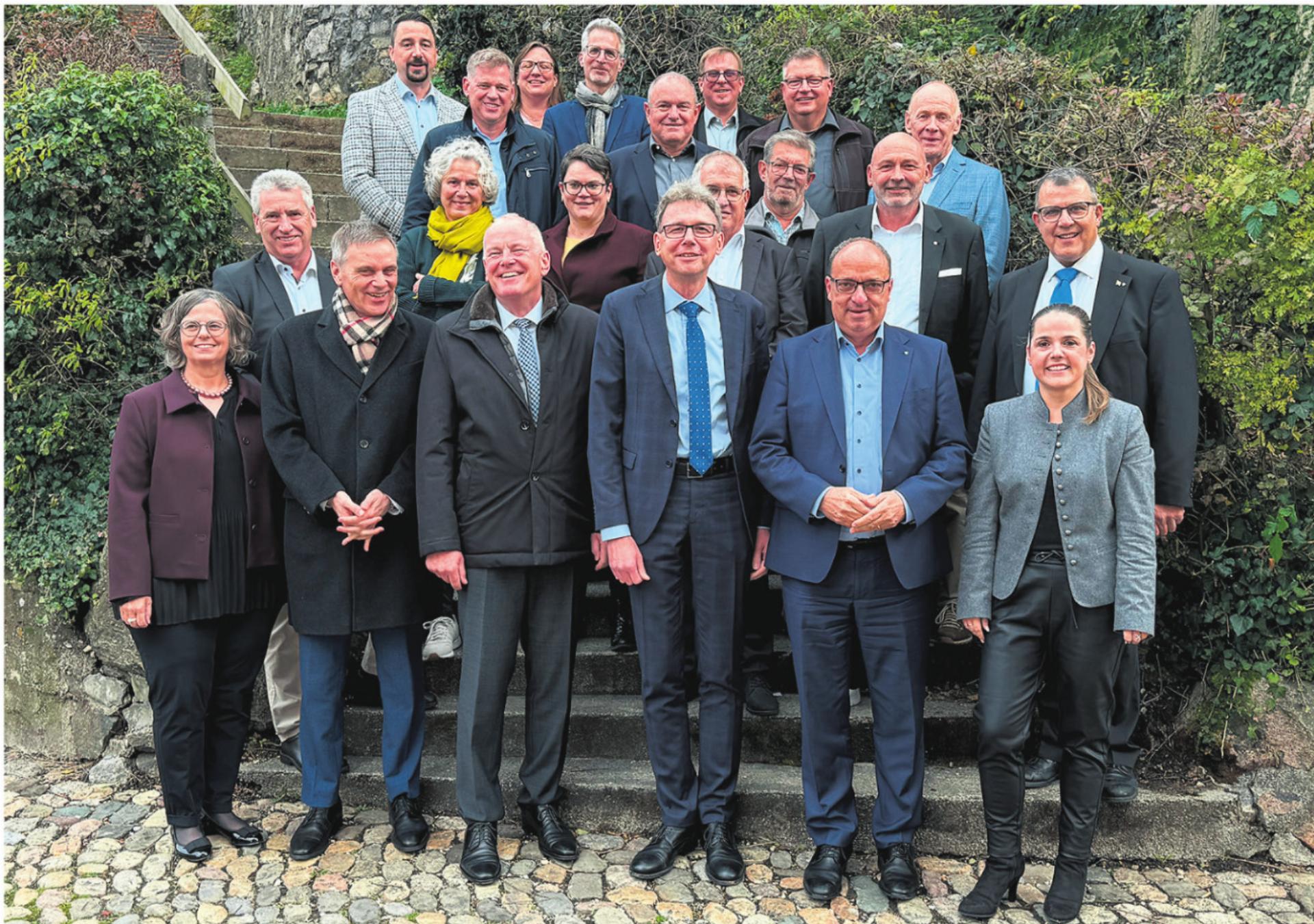 Grosses Treffen - Das Bild wird blockiert. – Möglicherweise durch einen aktiven Adblocker.