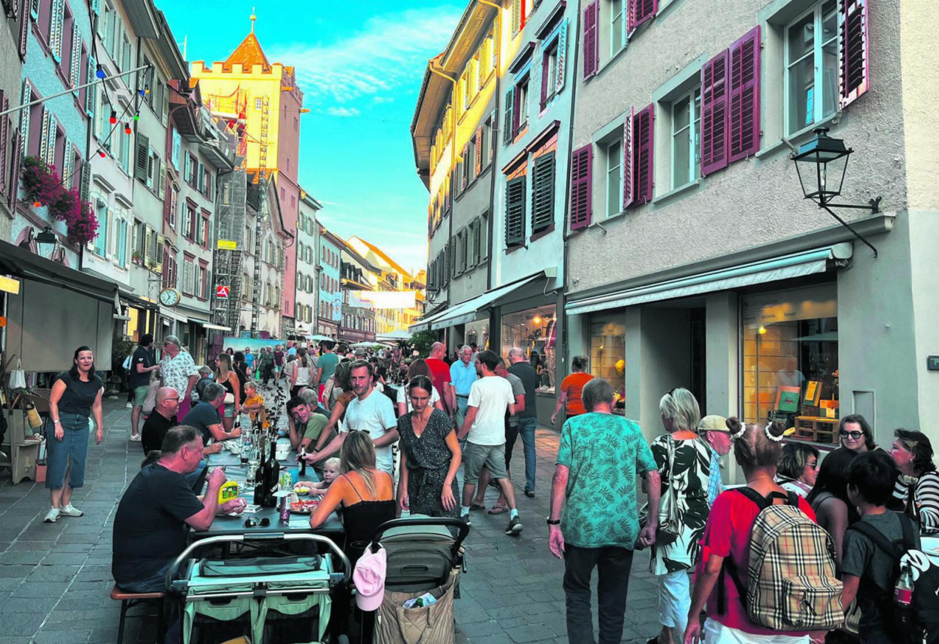 Das Städtchen bittet zu Tische