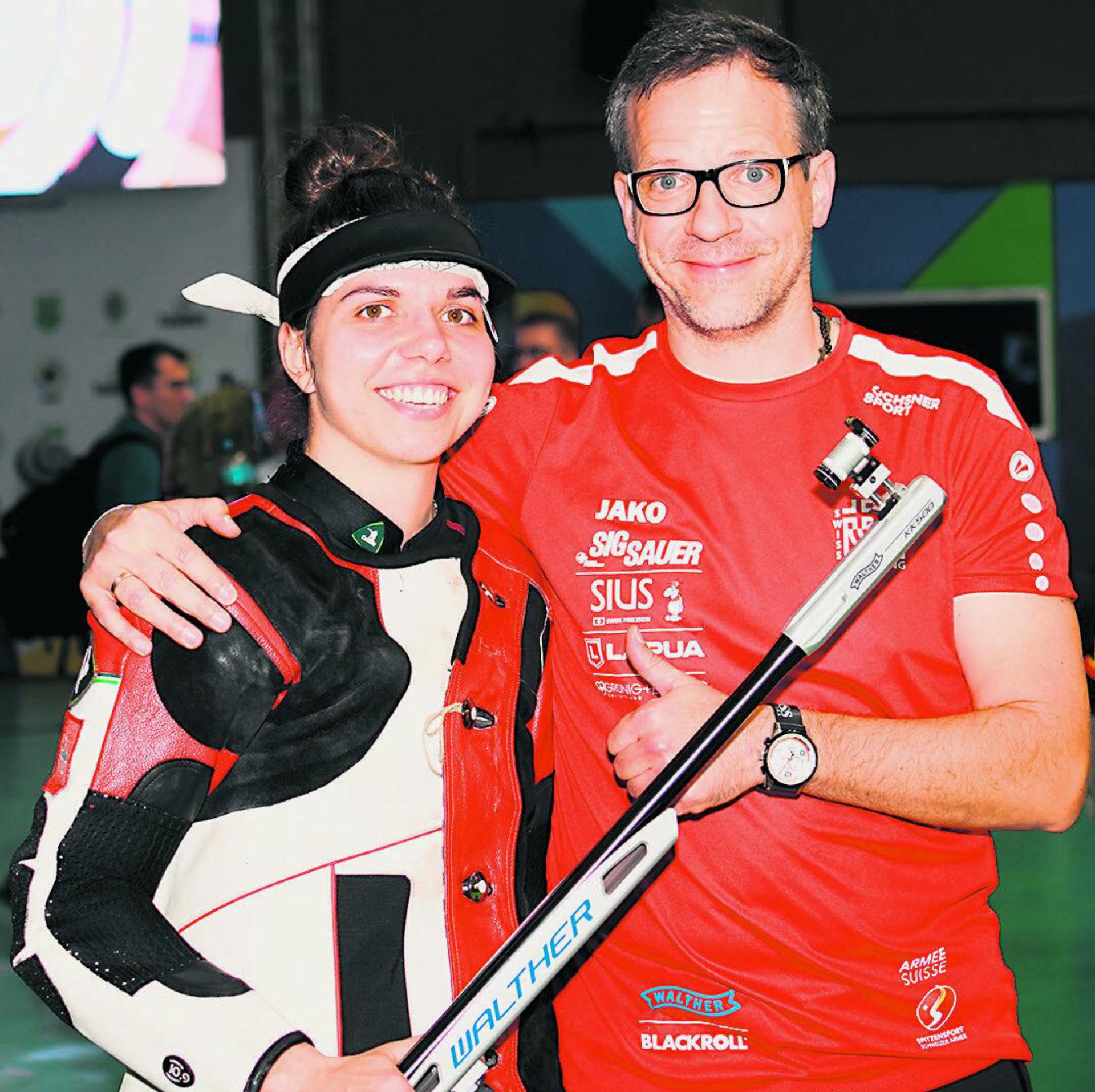 Chiara Leone mit ihrem Trainer Enrico Friedemann. Foto: zVg