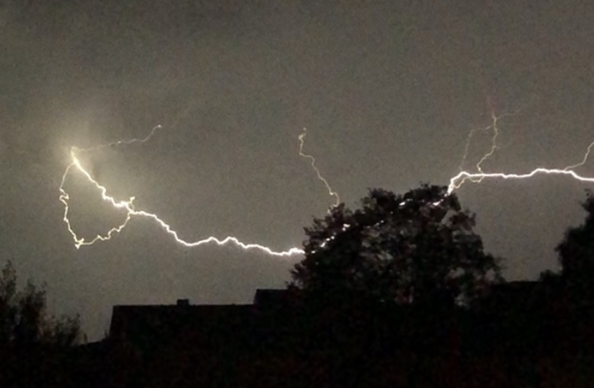 Aargau: Gewitter sorgt für Feuerwehreinsätze