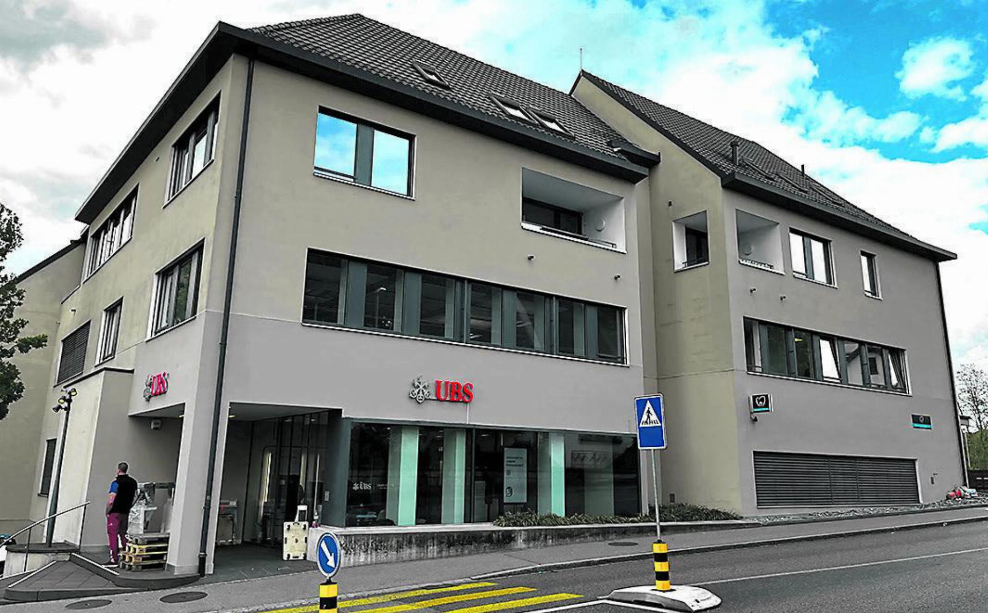 Die Neue Aargauer Bank ist Geschichte, die Credit Suisse ist Geschichte: Am Zollrain 9 in Rheinfelden heisst es jetzt UBS. Foto: Valentin Zumsteg