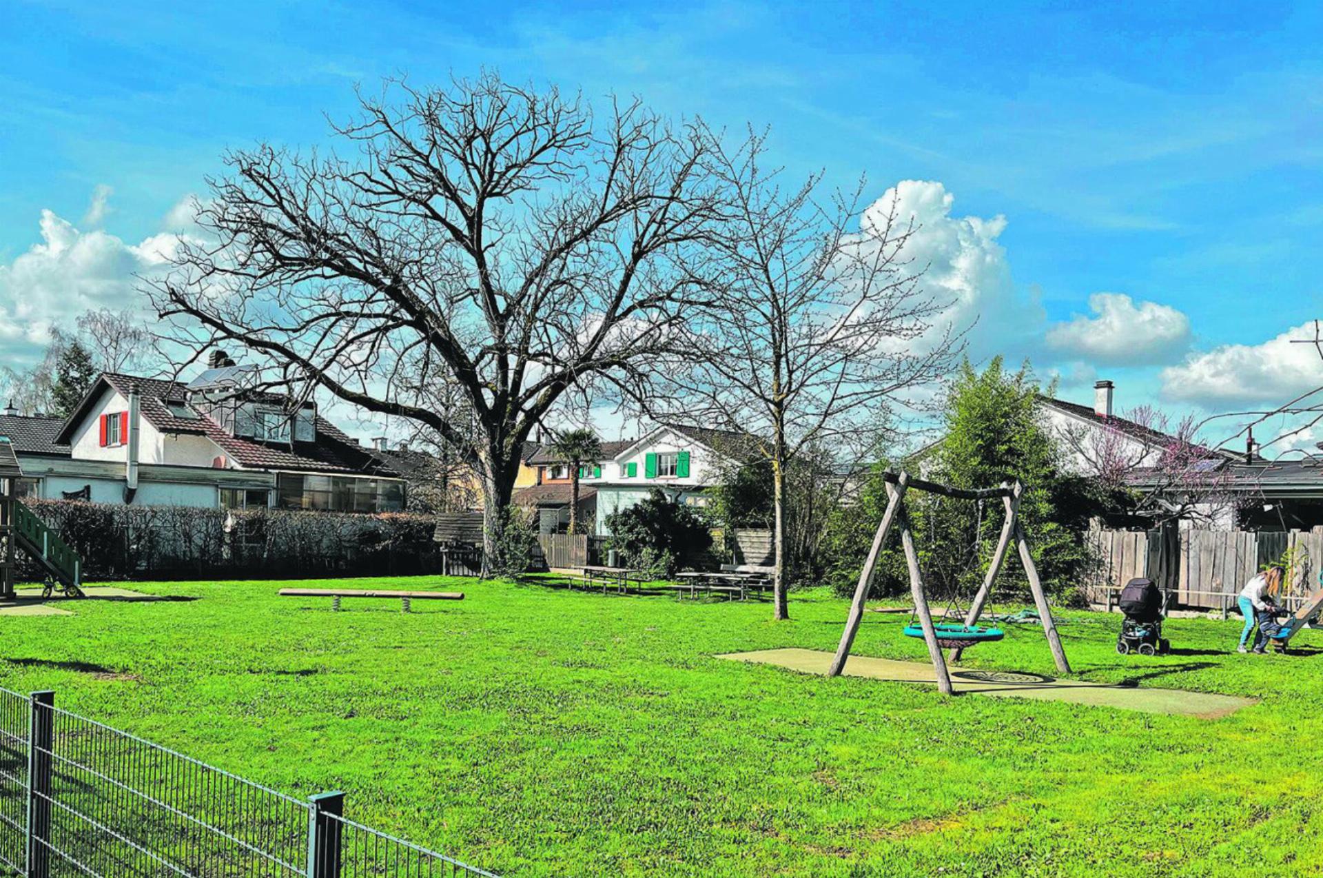 Der Spielplatz Kloos an der Weiherfeldstrasse soll erhalten bleiben – dafür setzen sich Eltern ein. Fotos: Valentin Zumsteg