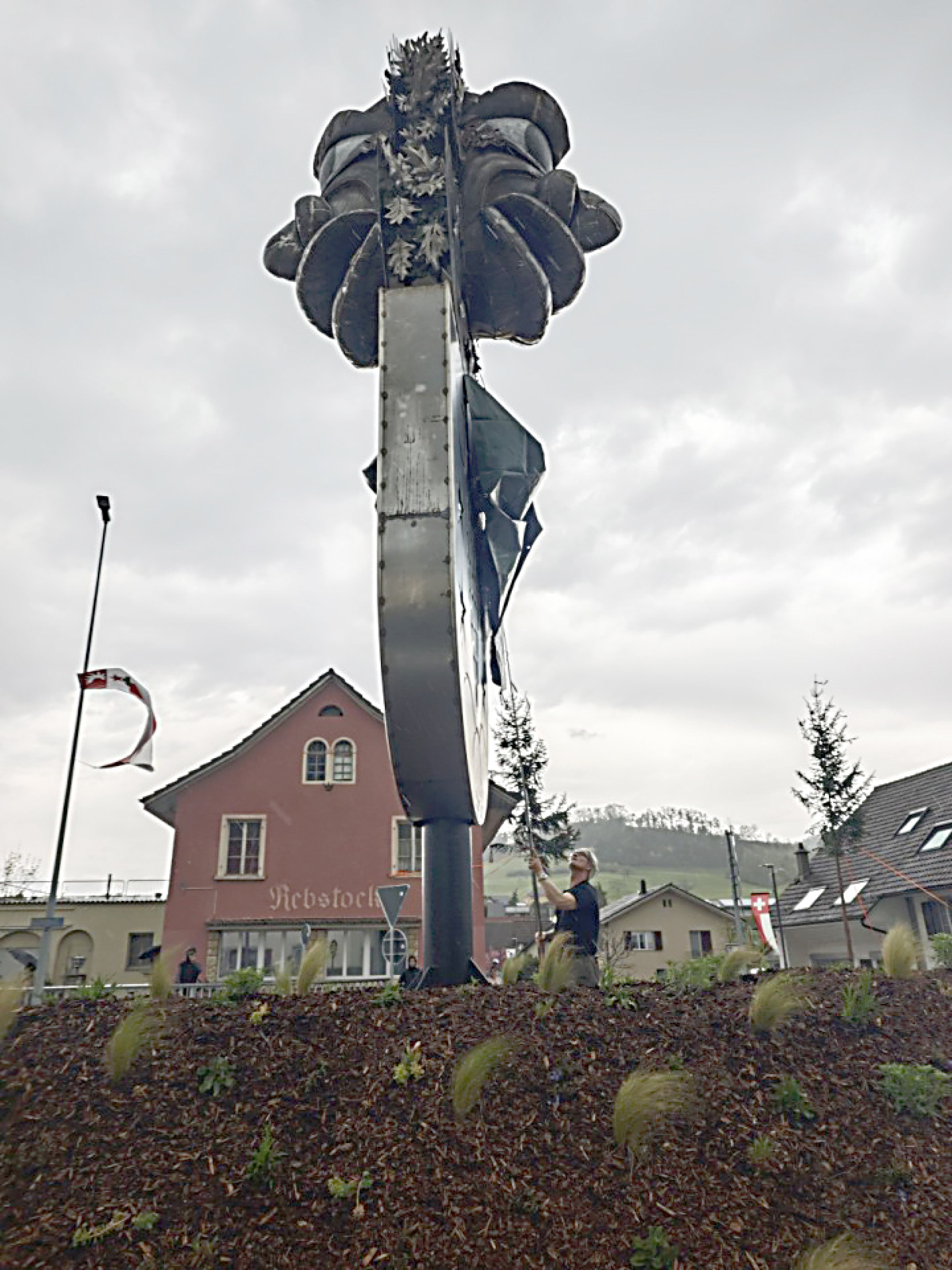 Effingen: Der Stechpälmer ist enthüllt - Das Bild wird blockiert. – Möglicherweise durch einen aktiven Adblocker.