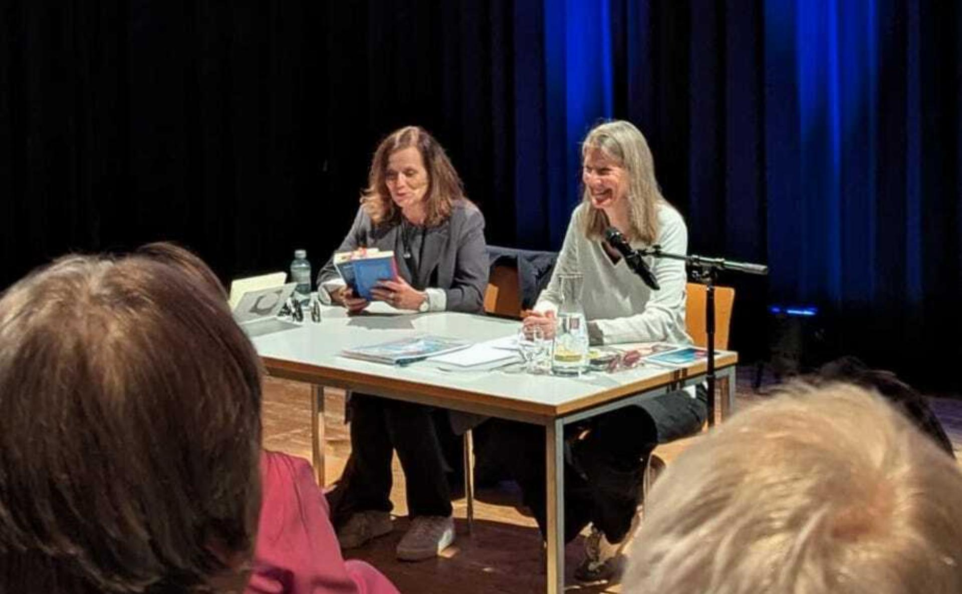 Zwei Krimiautorinnen, zwei Schreibwelten - Das Bild wird blockiert. – Möglicherweise durch einen aktiven Adblocker.