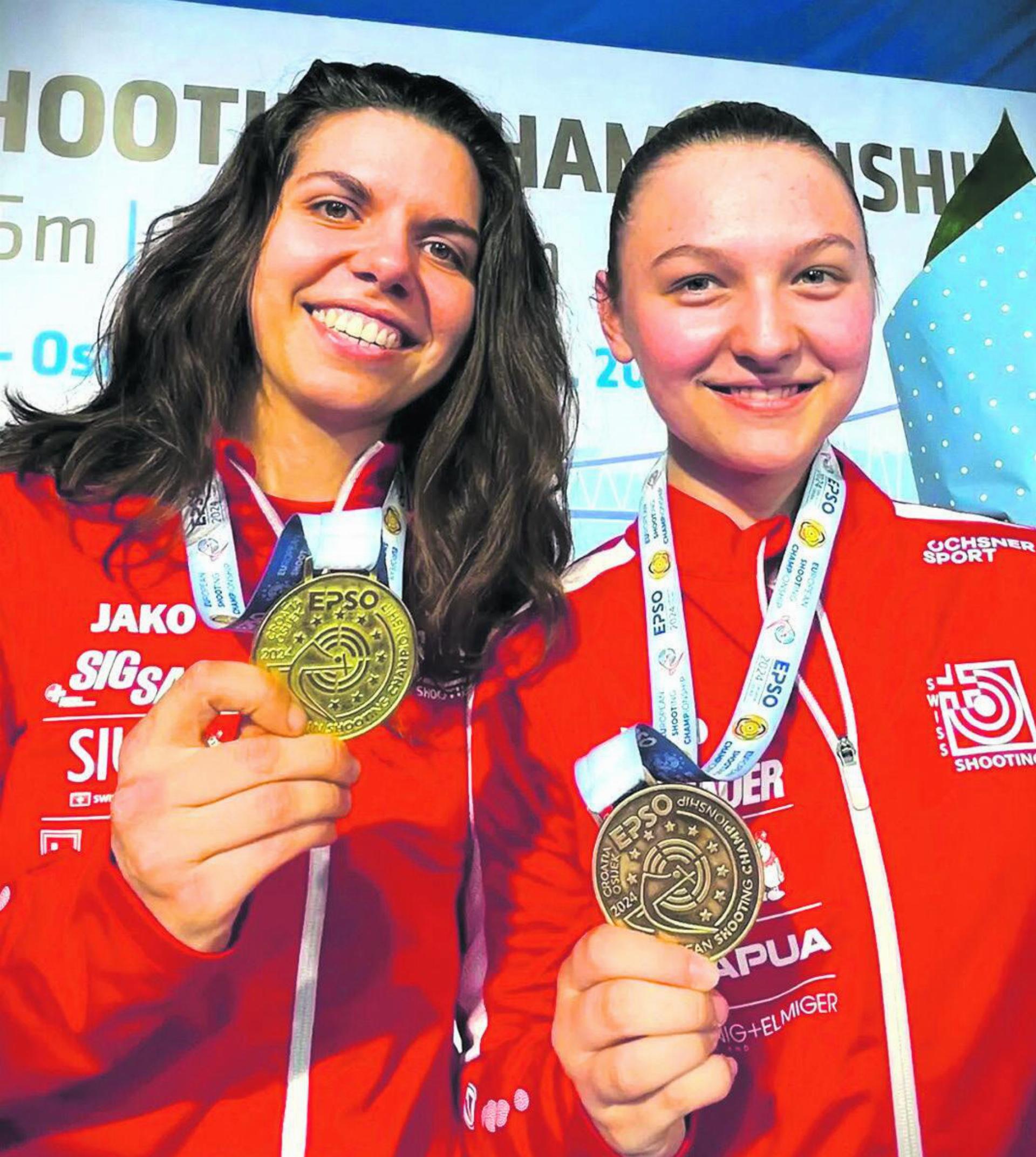 Gewannen Gold, Bronze und Team-Gold: Chiara Leone (links) und Emely Jäggi. Foto: zVg