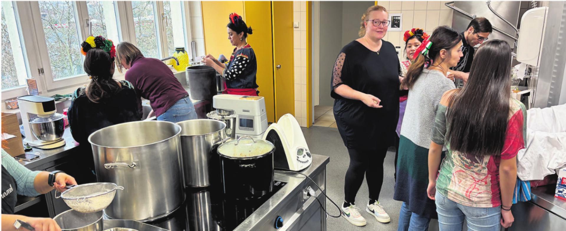 Schnippeln, kochen, erzählen und lachen - Das Bild wird blockiert. – Möglicherweise durch einen aktiven Adblocker.