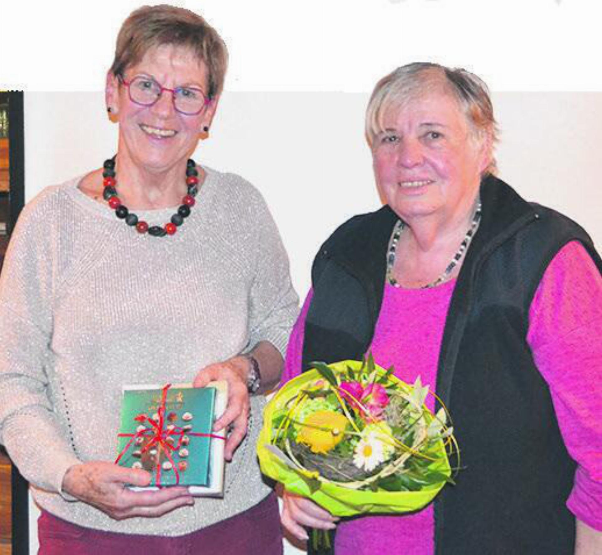 Herta Bernert (links) und Rosi Schädeli wurden für ihr Engagement und ihre Treue geehrt. Foto: zVg