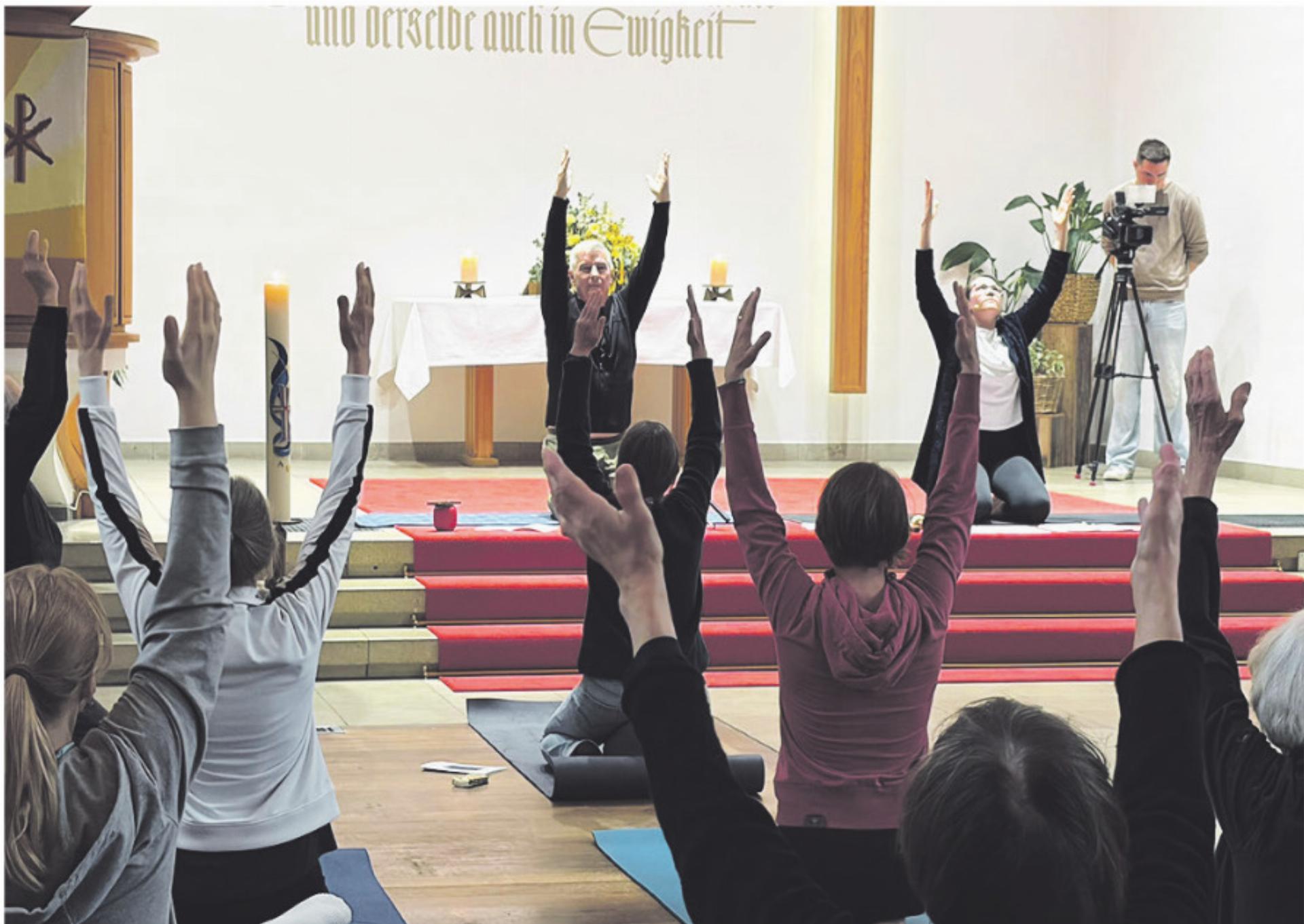 YOGA-GOTTESDIENST IN DER KIRCHE - Das Bild wird blockiert. – Möglicherweise durch einen aktiven Adblocker.