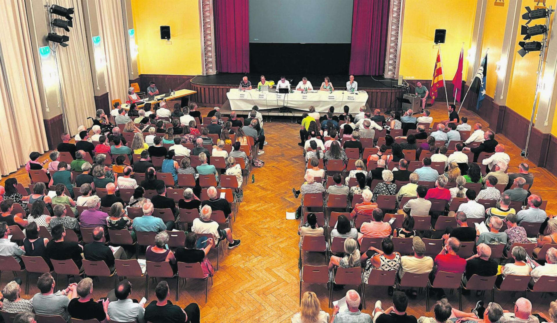 Hitzige Debatte um Wohnraum-Initiative