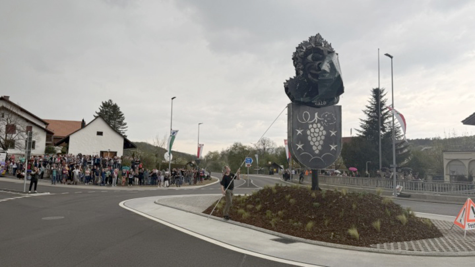 Effingen: Der Stechpälmer ist enthüllt - Das Bild wird blockiert. – Möglicherweise durch einen aktiven Adblocker.