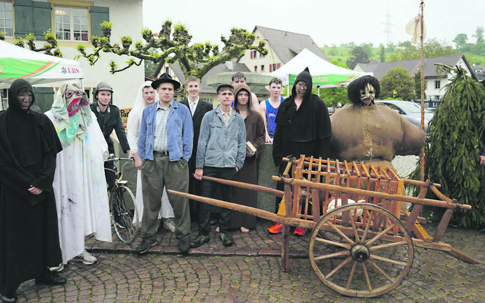 Start nach Mass und ein verregnetes Eierlesen