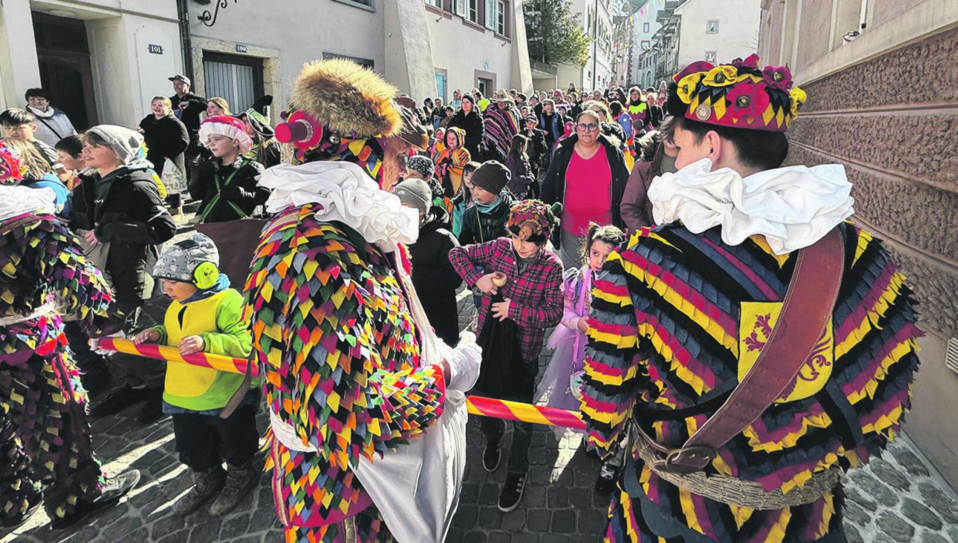 Weggen, Würste und Orangen flogen durch die Luft