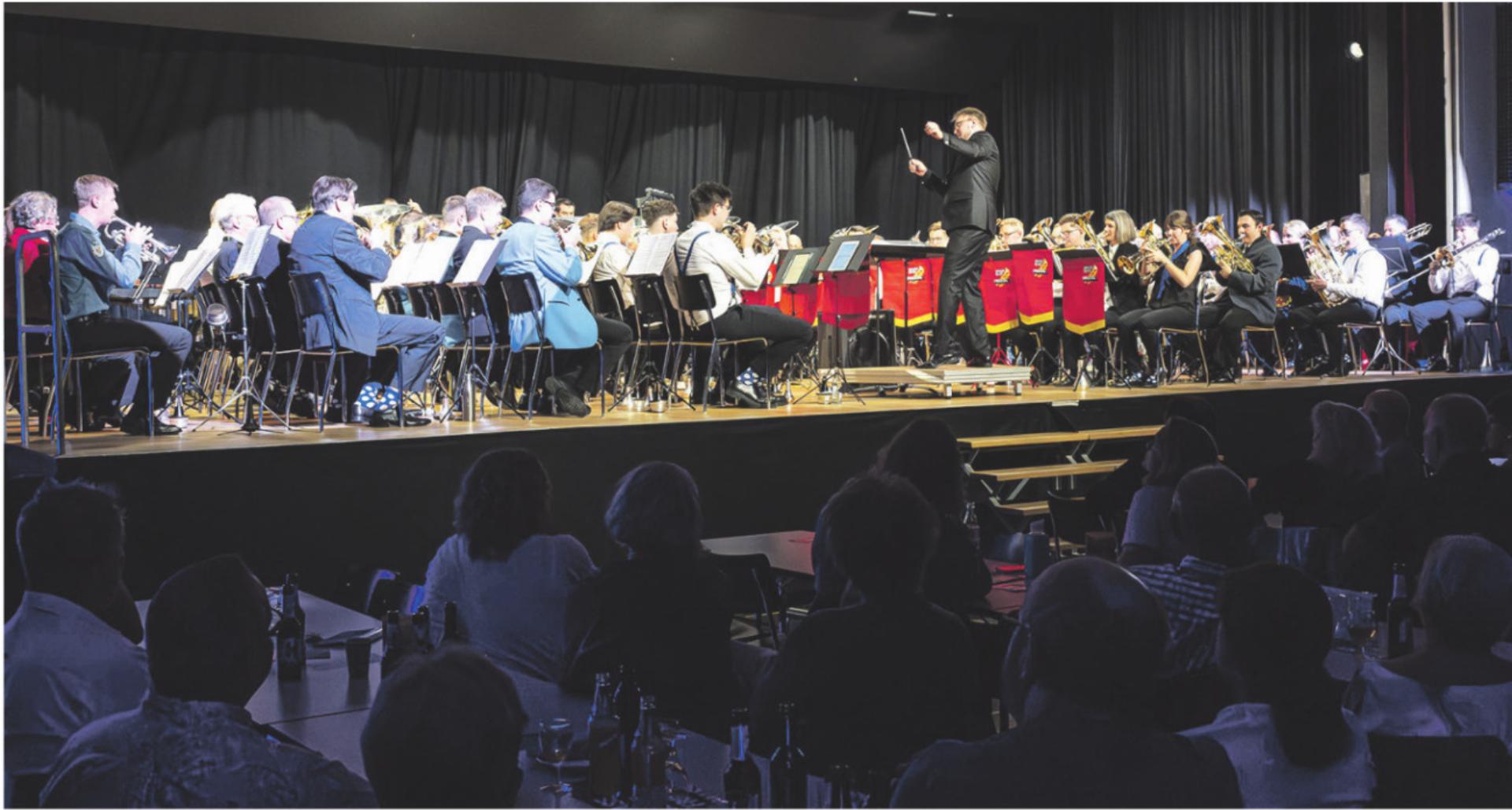 Brass Band Fricktal feiert als Massed Band - Das Bild wird blockiert. – Möglicherweise durch einen aktiven Adblocker.