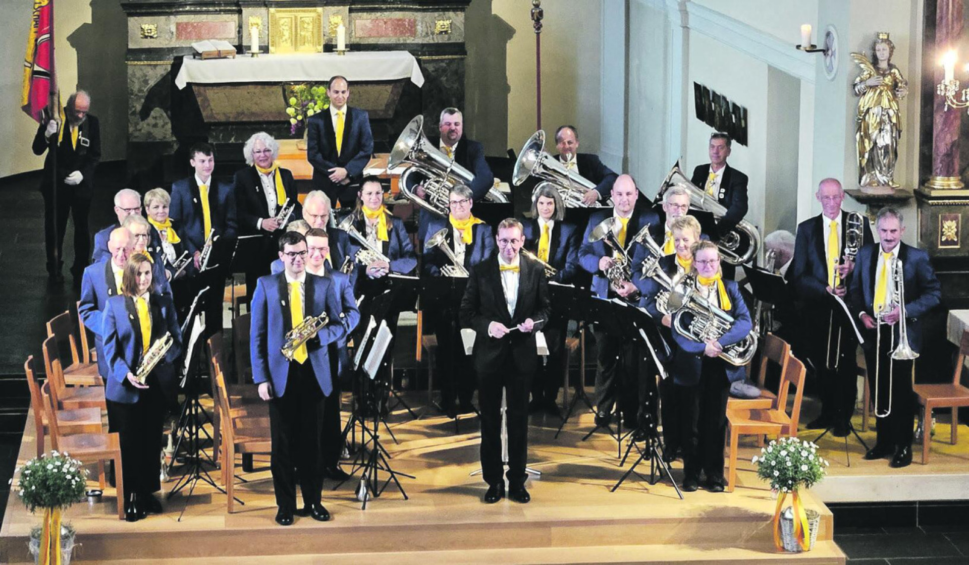 In neuen Krawatten und Foulards