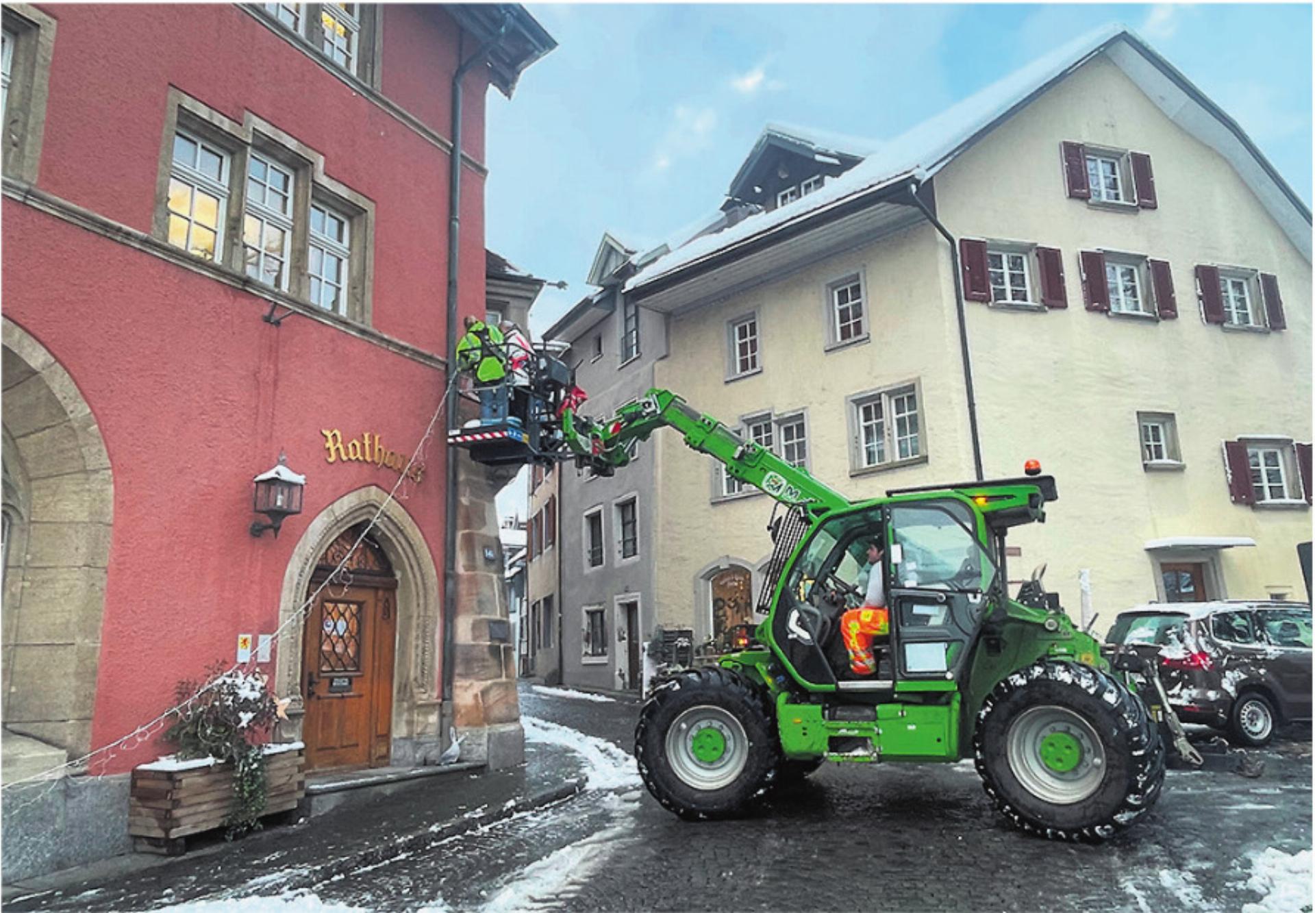 Altstadt bereit für den Advent - Laufenburger Dekoteam wieder unterwegs