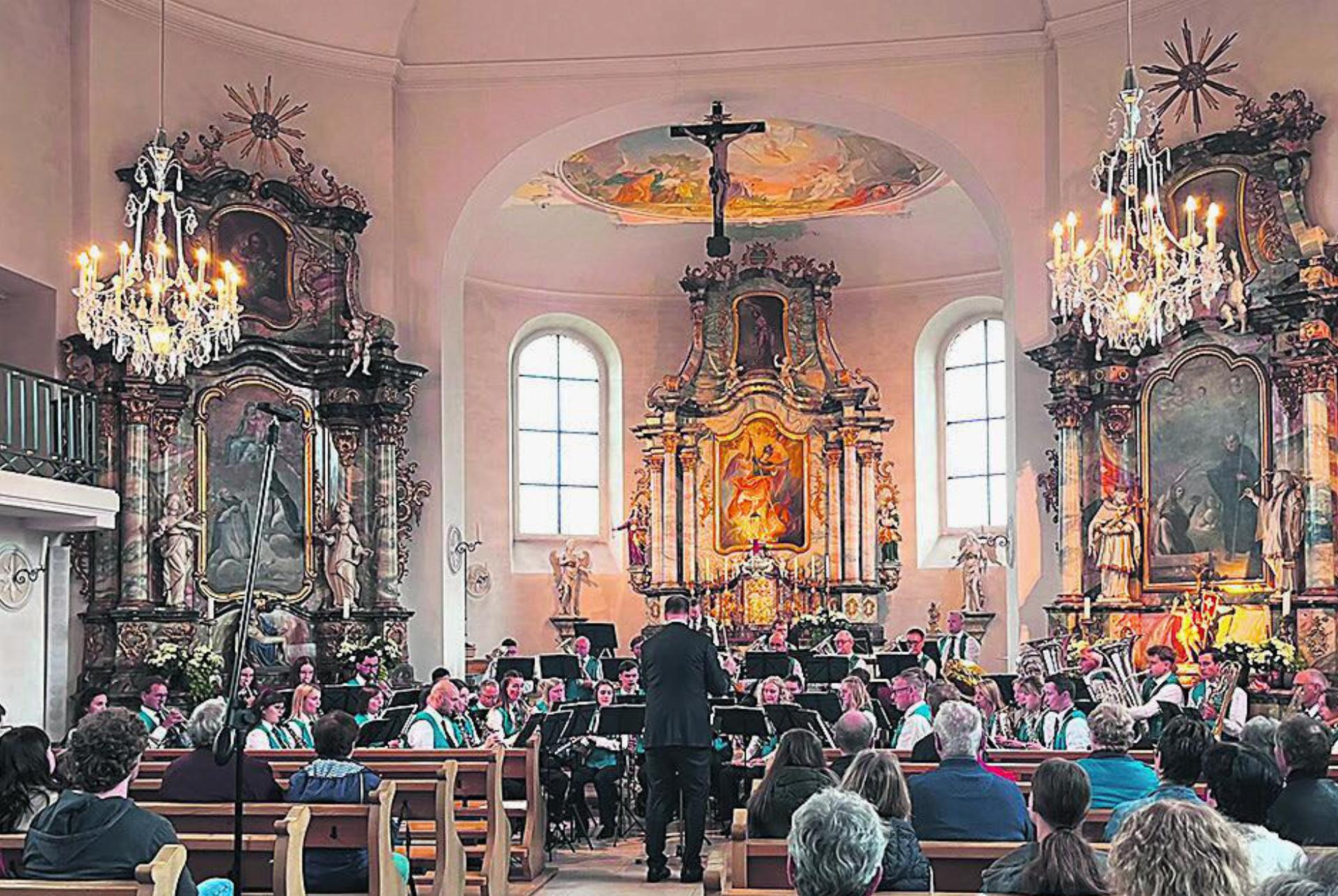 Die Musikgesellschaft Concordia Wegenstetten unter der Leitung von Bence Tóth. Foto: zVg