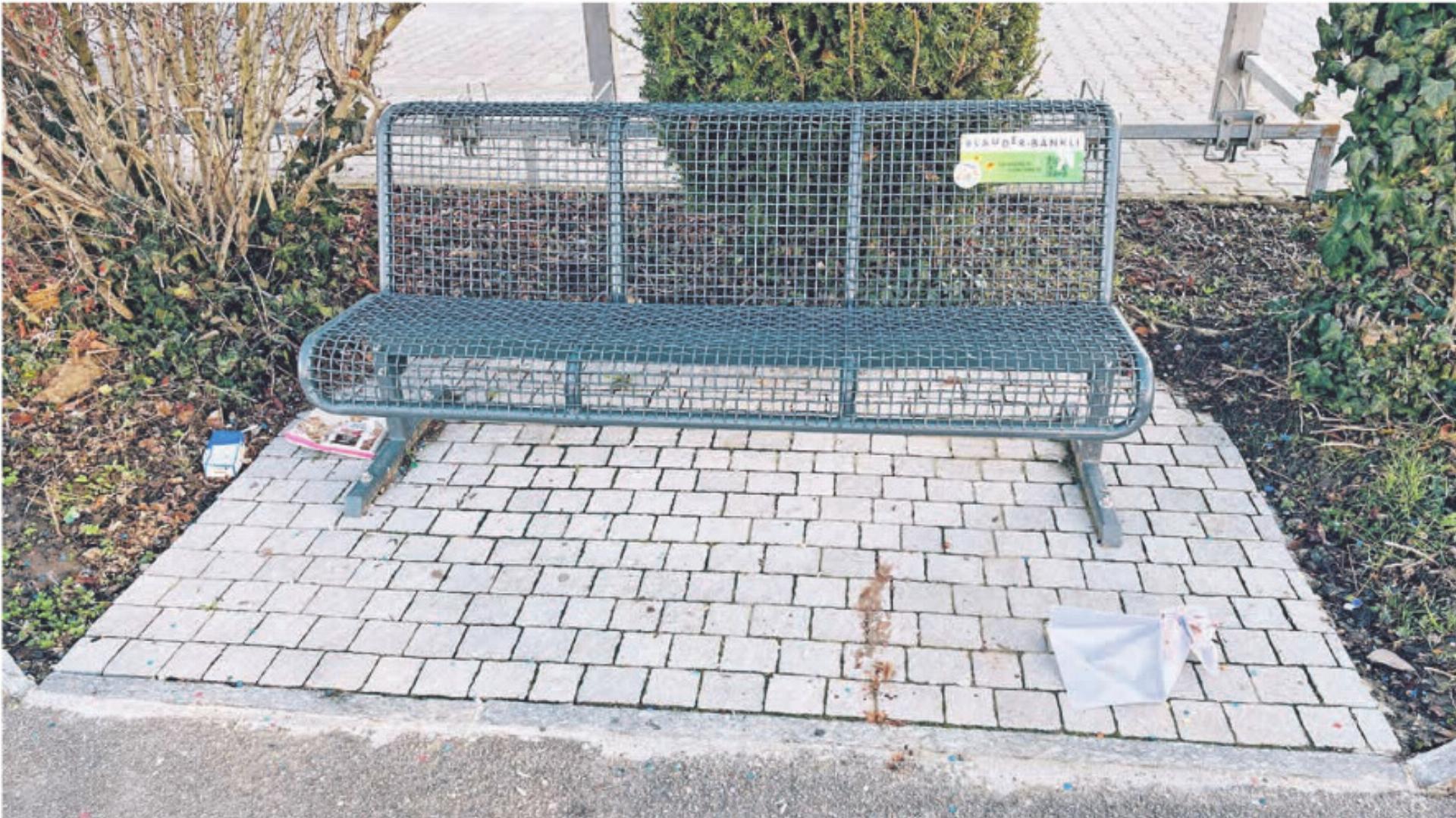 Das Plauderbänkli, das zurückschimpfte - Das Bild wird blockiert. – Möglicherweise durch einen aktiven Adblocker.