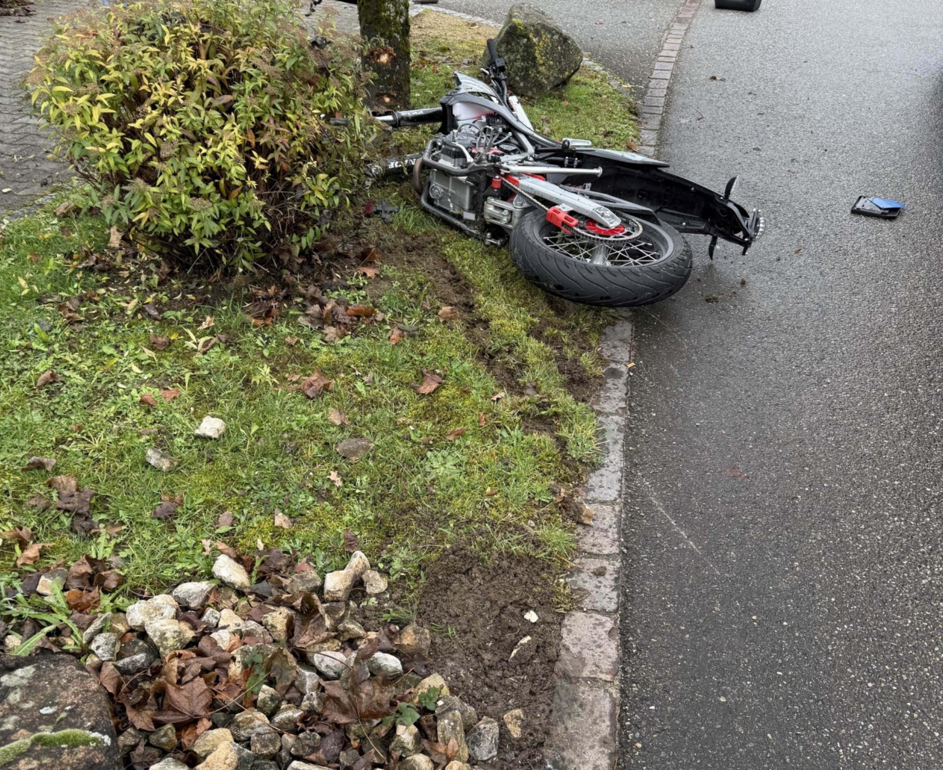 Motorrad-Lernfahrer bei Unfall schwer verletzt - Das Bild wird blockiert. – Möglicherweise durch einen aktiven Adblocker.