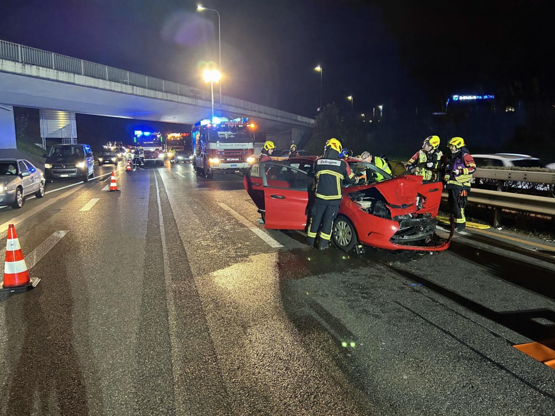 Hunzenschwil/Rupperswil: Heftige Auffahrkollisionen fordern Verletzte