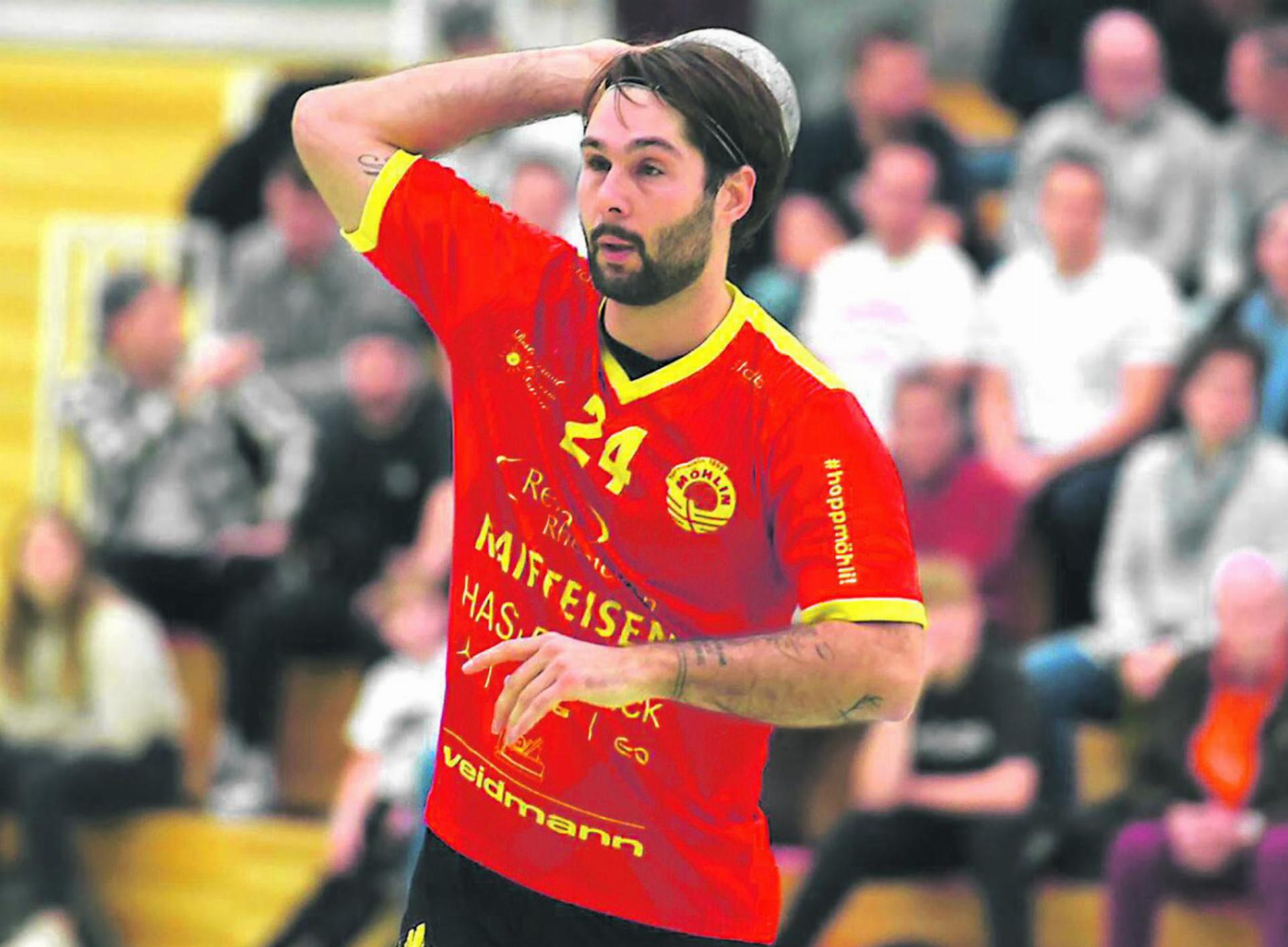 Der Fuss ist das Problem: Handballer Sebastian Kaiser, langjähriger Leader beim TV Möhlin. Foto: zVg