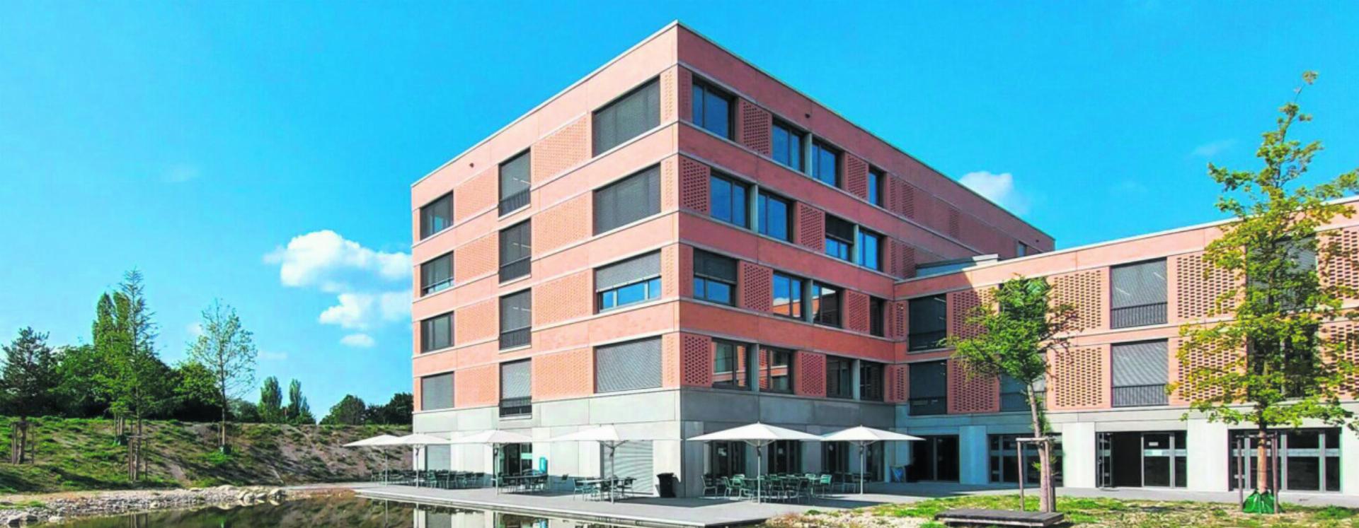 Kommt ein zweiter Standort der Berufsfachschule Gesundheit und Soziales ins Berufsbildungszentrum in Rheinfelden? . Foto: zVg