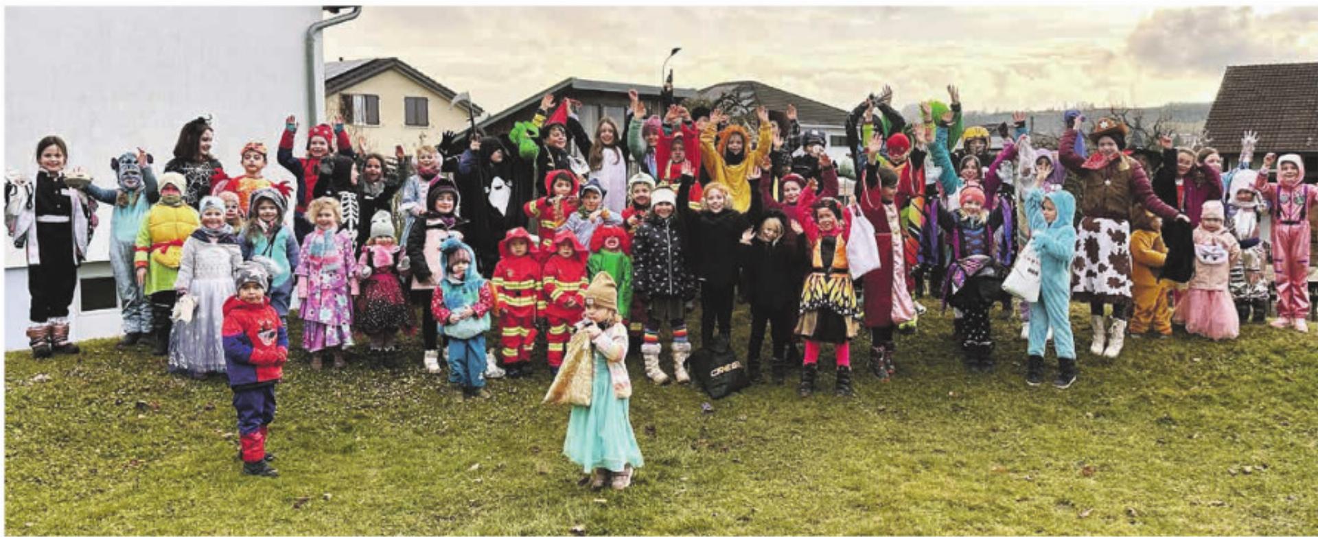 BUNTE TSCHÄTTERMUSIG ZUM AUFTAKT DER FASNACHT IN OESCHGEN - Das Bild wird blockiert. – Möglicherweise durch einen aktiven Adblocker.