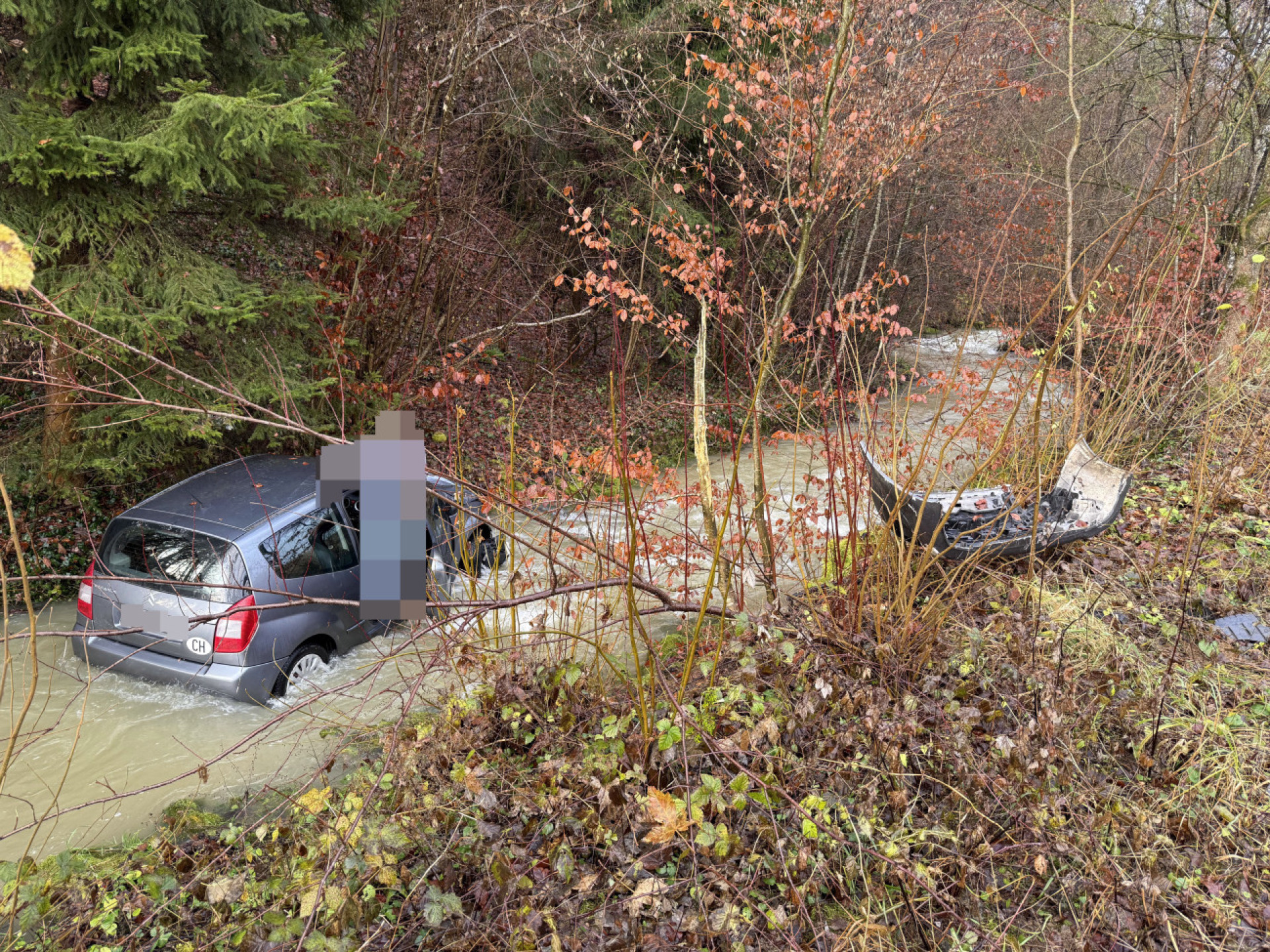 Hornussen: Nach Selbstunfall in Bach gelandet - Das Bild wird blockiert. – Möglicherweise durch einen aktiven Adblocker.