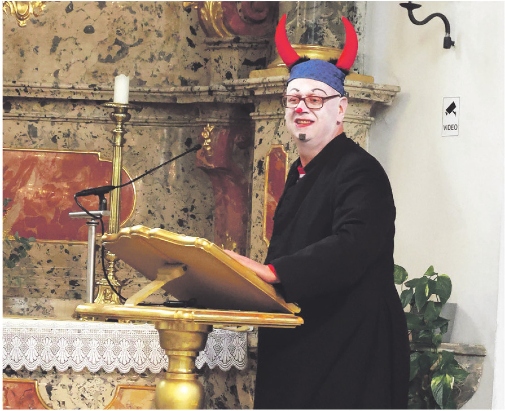 Wenn der Teufel in der Kirche predigt … - Das Bild wird blockiert. – Möglicherweise durch einen aktiven Adblocker.