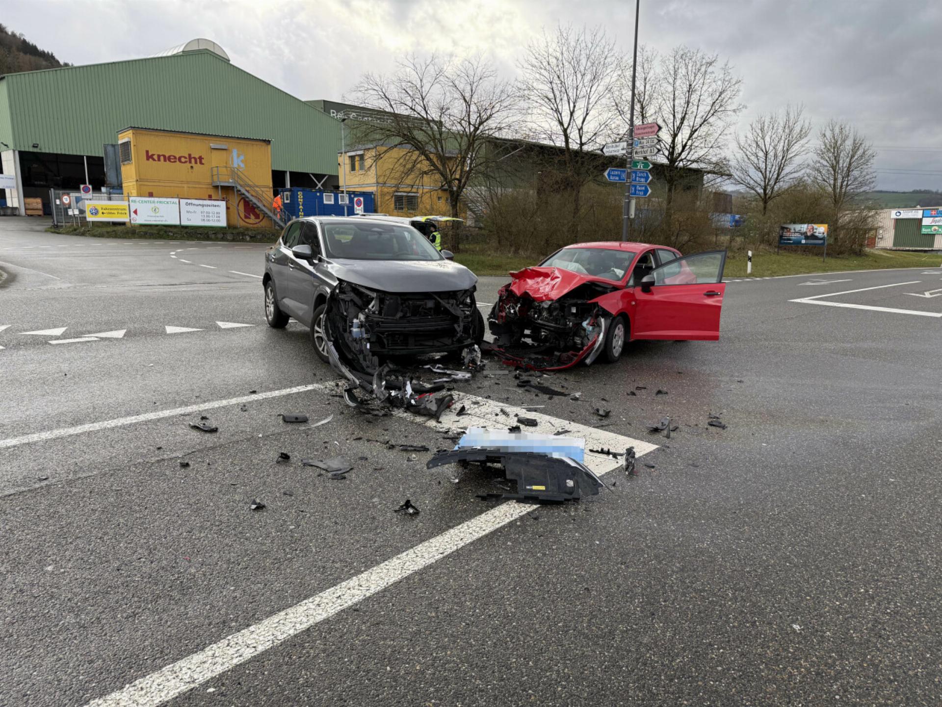 Vortritt missachtet – Kollision in Frick - Das Bild wird blockiert. – Möglicherweise durch einen aktiven Adblocker.