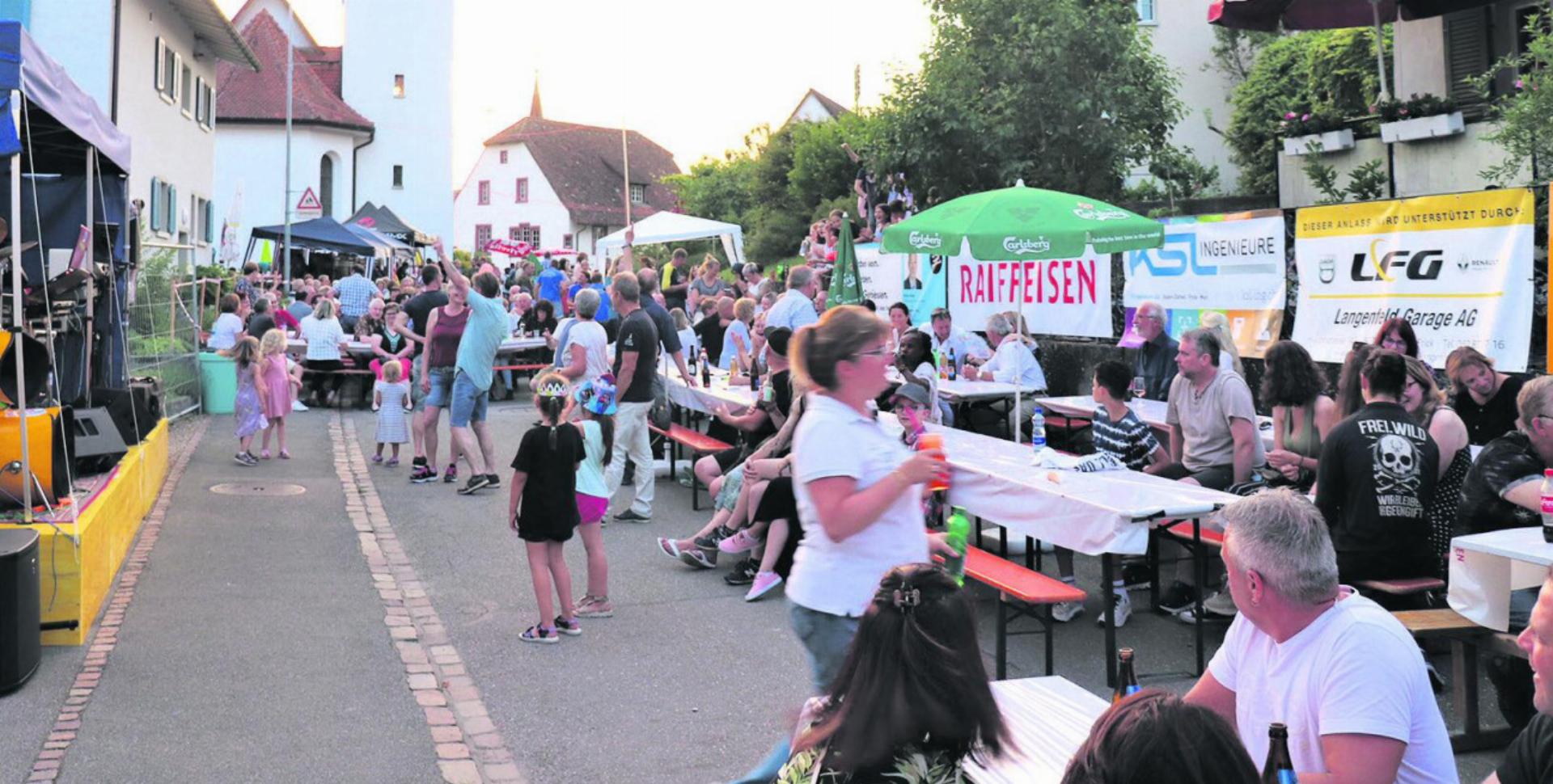 Eine Strassensanierung mit Folgen. Das Strassenfest in Oeschgen findet in diesem Jahr bereits zum dritten Mal statt. Foto: Archiv NFZ