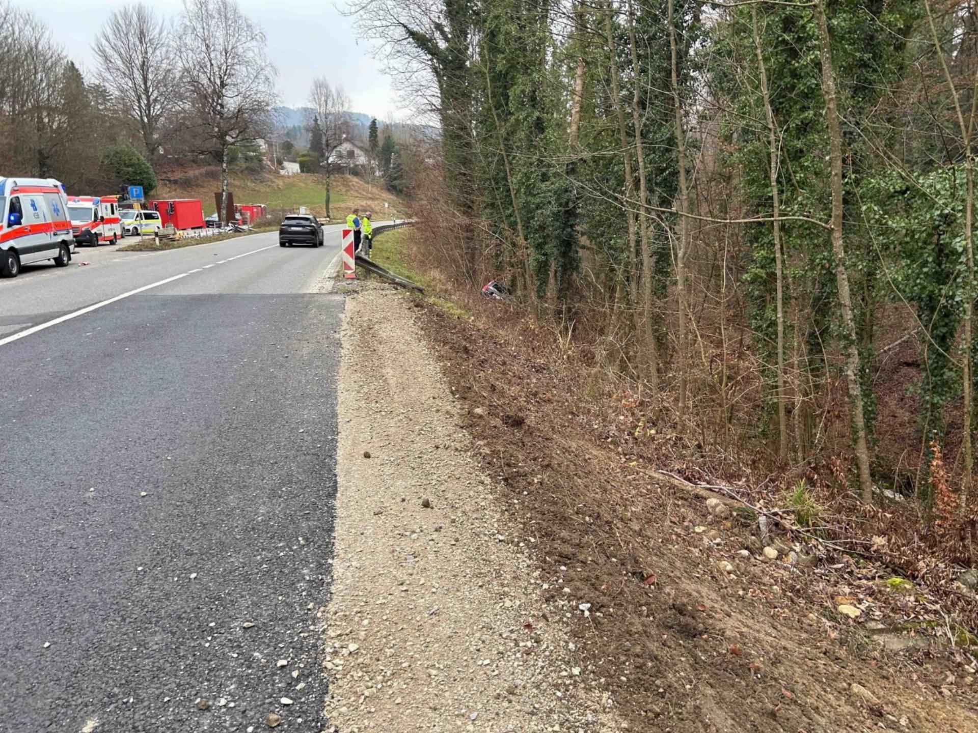 Mit Auto Böschung hinuntergefahren - Das Bild wird blockiert. – Möglicherweise durch einen aktiven Adblocker.