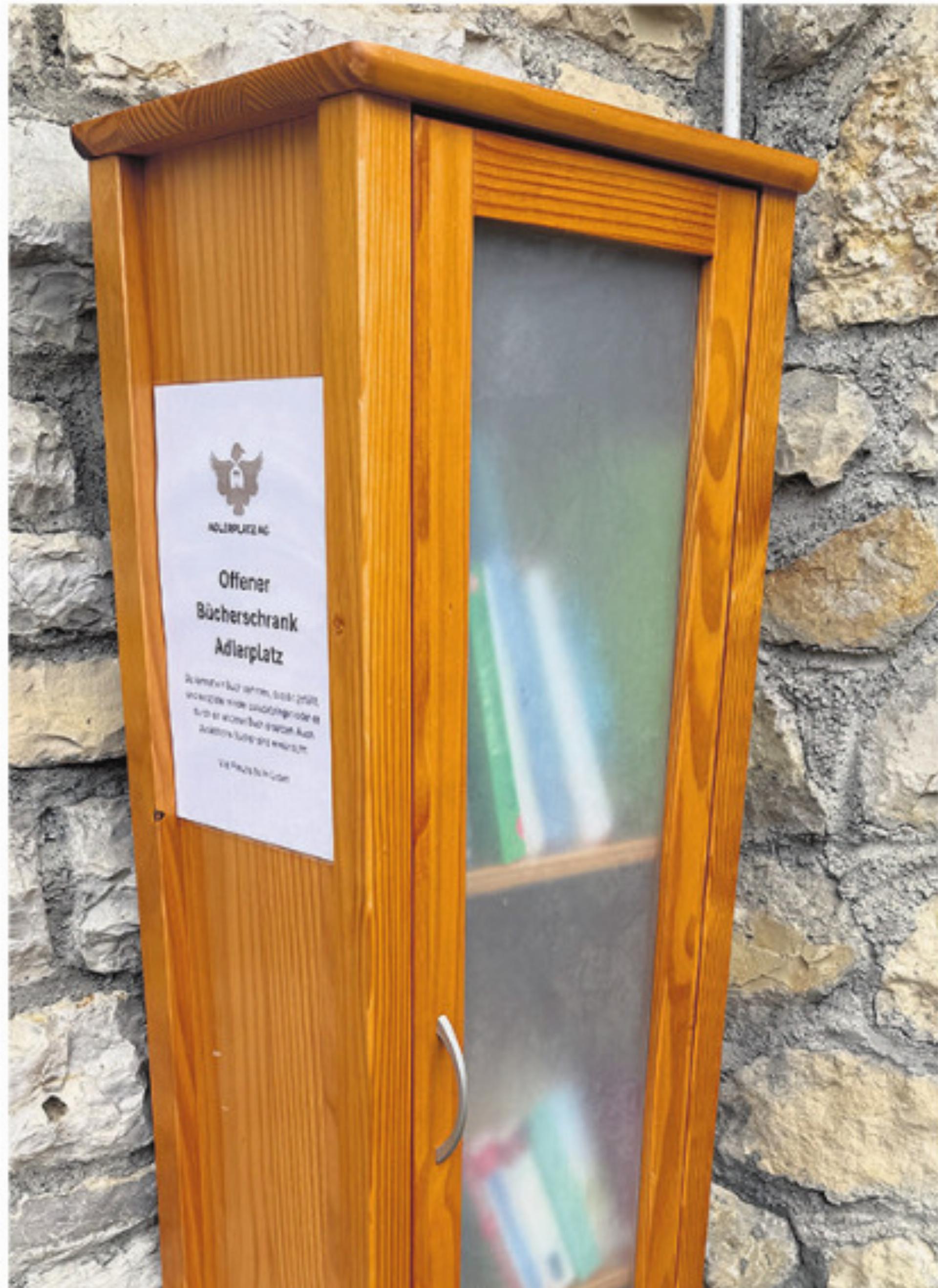 Bücher aus dem Schrank - Das Bild wird blockiert. – Möglicherweise durch einen aktiven Adblocker.