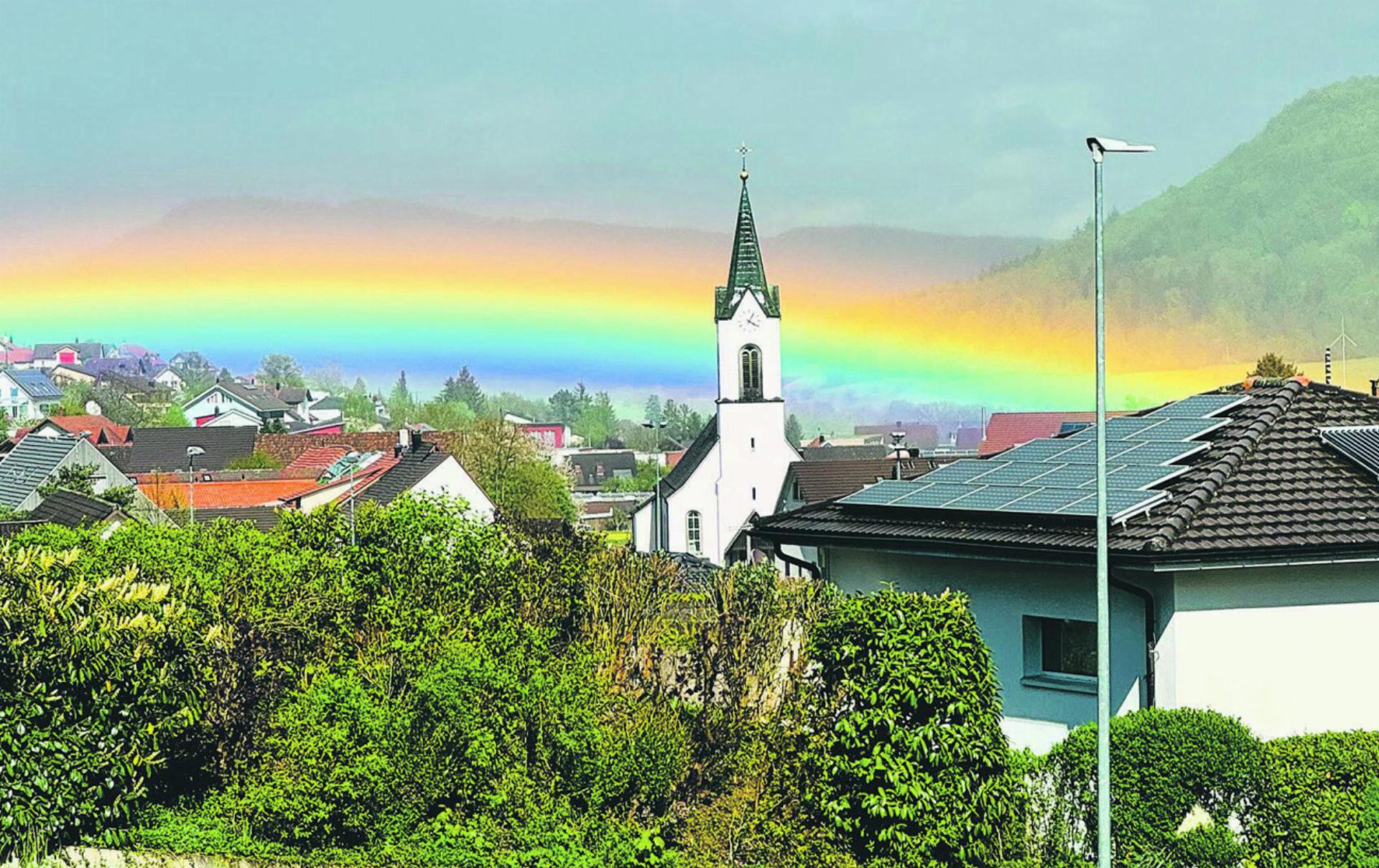 Wunderbarer Regenbogen streichelt Wittnau. Foto: Anita Brogli, Wittnau