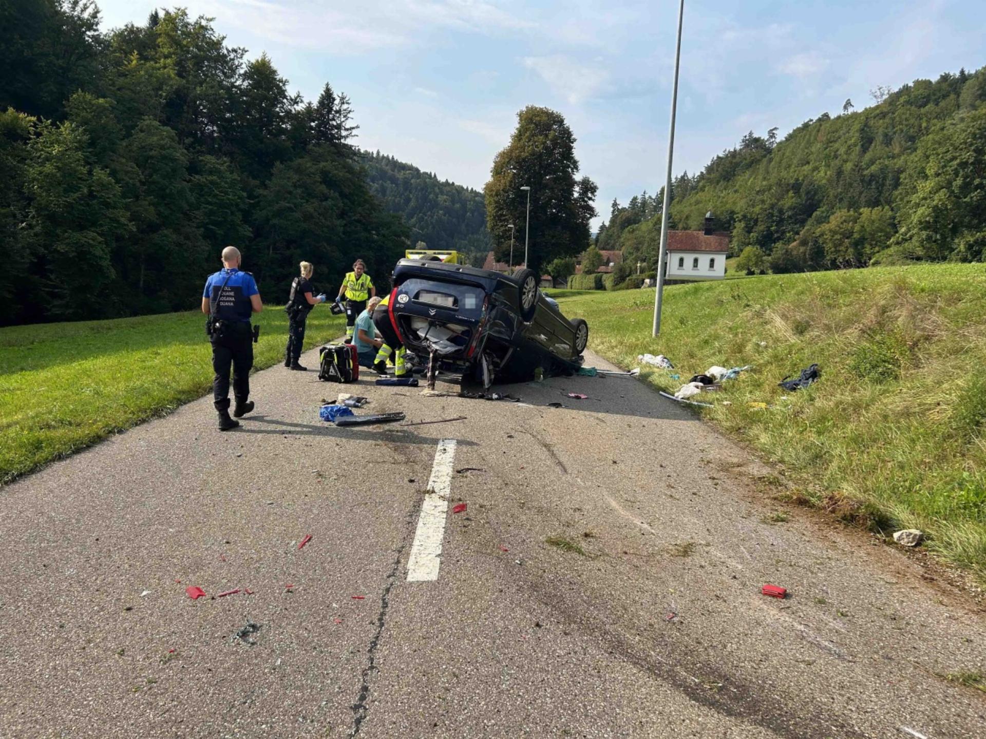 Automobilist verletzte sich bei Selbstunfall im Laufenburger Ortsteil Sulz - Das Bild wird blockiert. – Möglicherweise durch einen aktiven Adblocker.