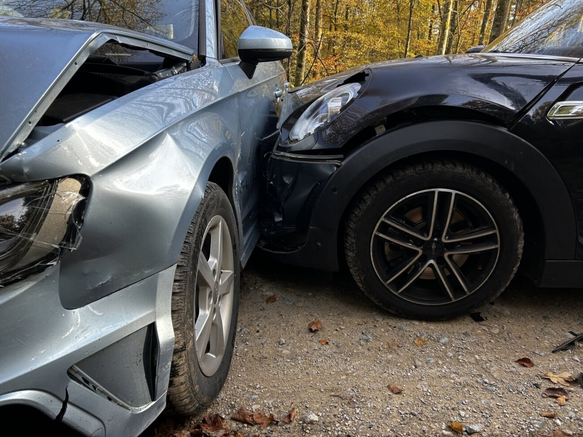 Wallbach: Nach Unfall mit gestohlenem Auto geflüchtet