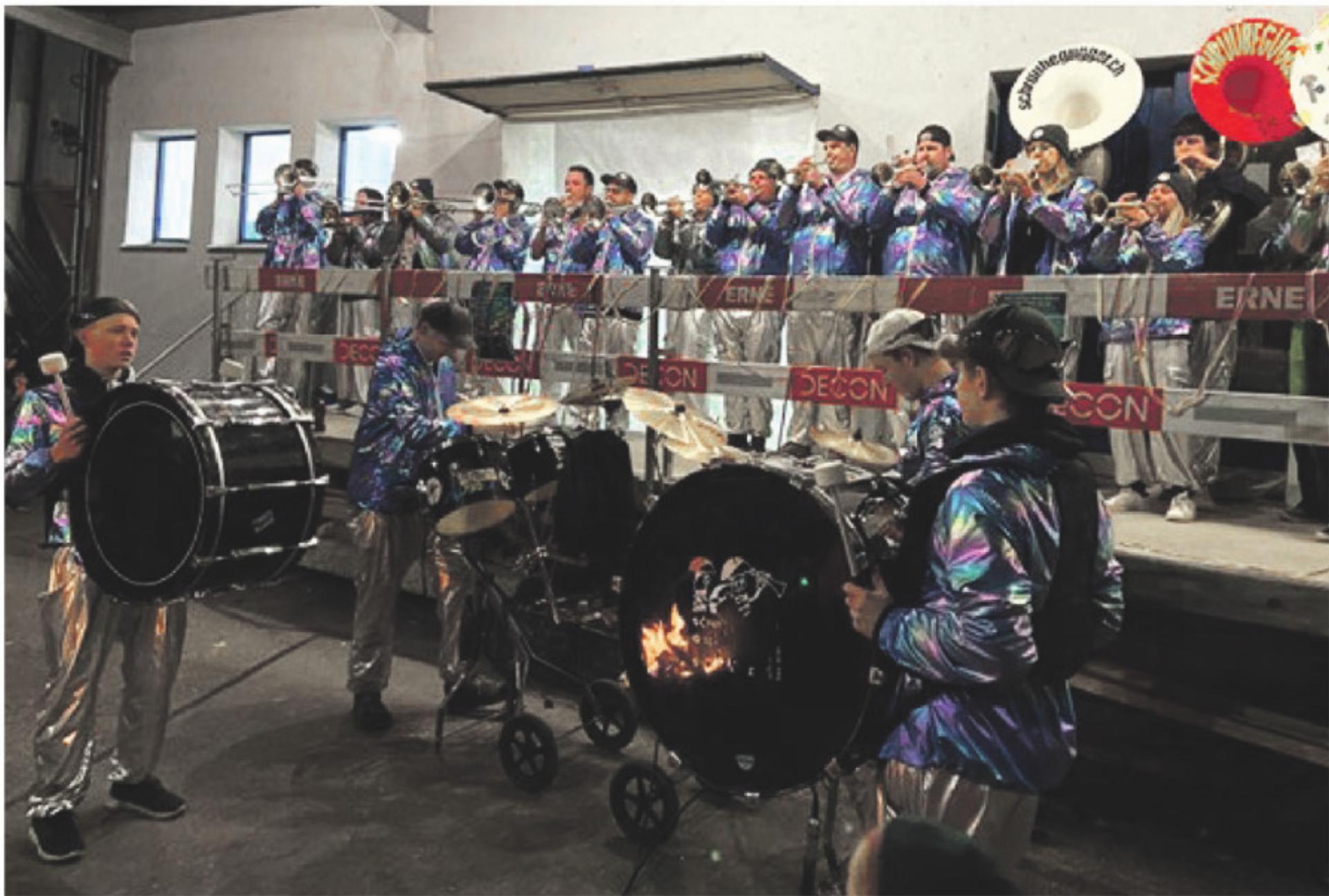 PERFEKTER START IN DIE FASNACHT: SCHRUUBEGUGGER BEGEISTERN! - Das Bild wird blockiert. – Möglicherweise durch einen aktiven Adblocker.