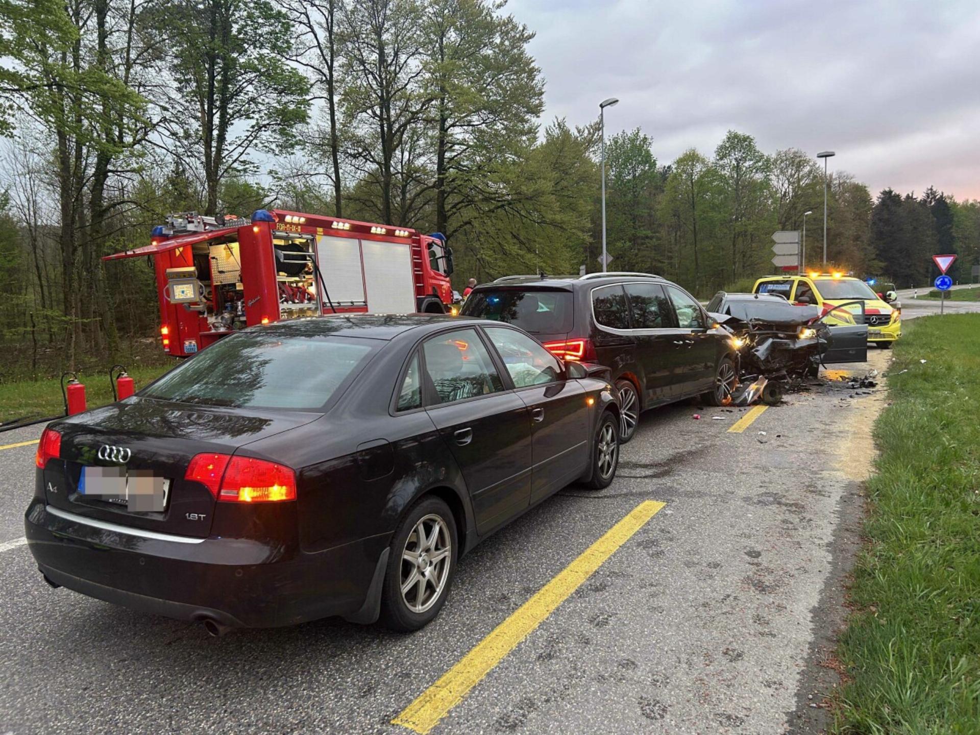 Heftige Frontalkollision in Kaisten fordert Verletzte  - Das Bild wird blockiert. – Möglicherweise durch einen aktiven Adblocker.