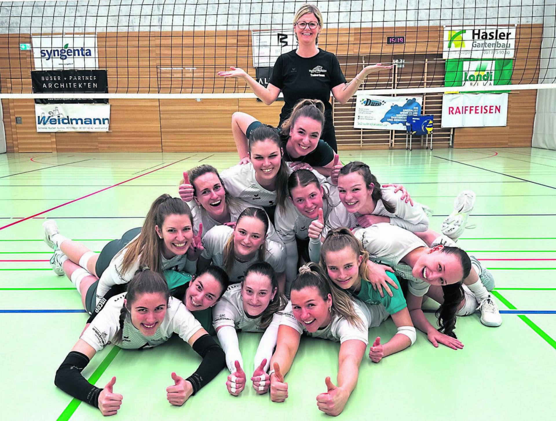 Die Möhliner 1. Liga-Volleyballerinnen sind «e coole Huffe»! Foto: Marco Bertoli