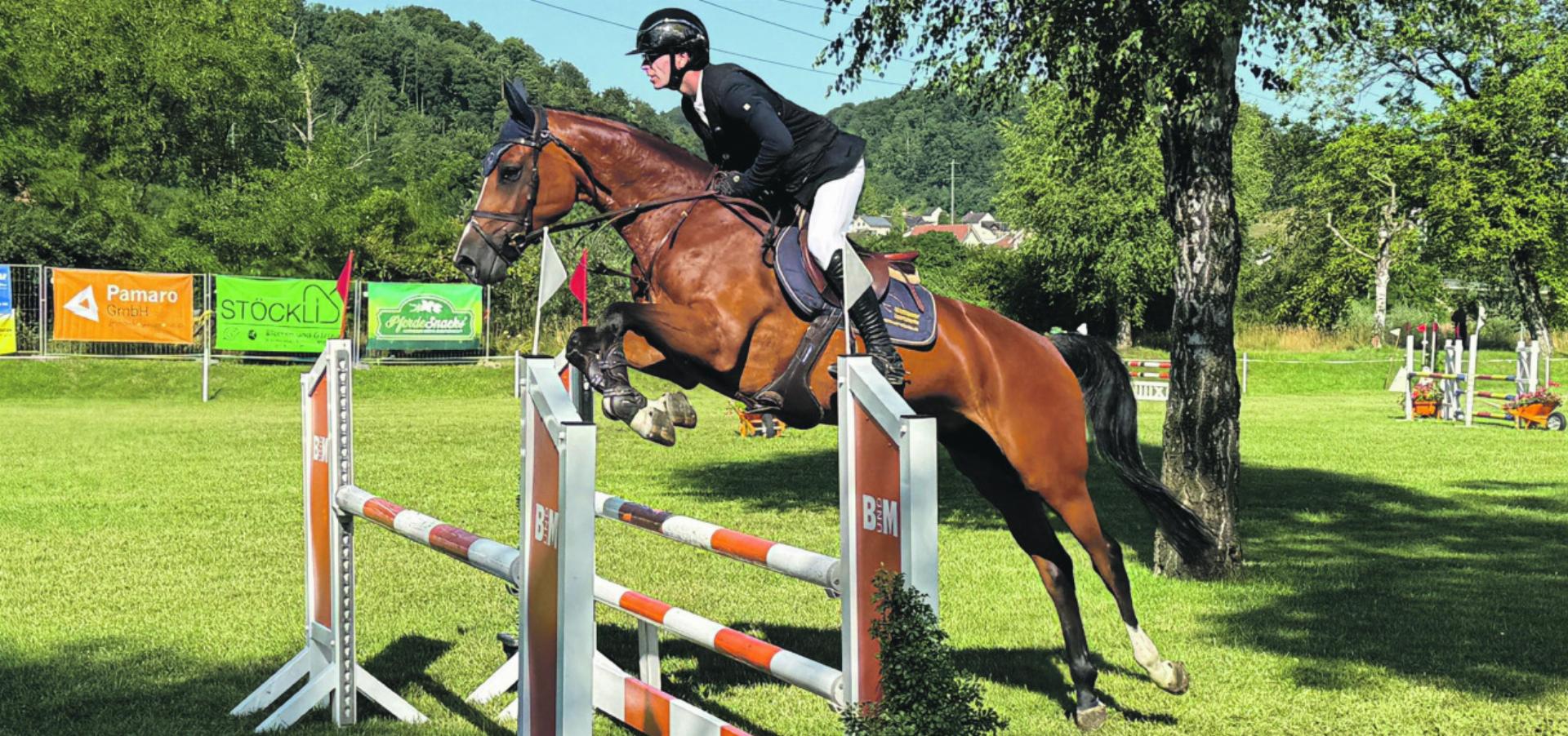 Anreiten, abspringen, fliegen, landen