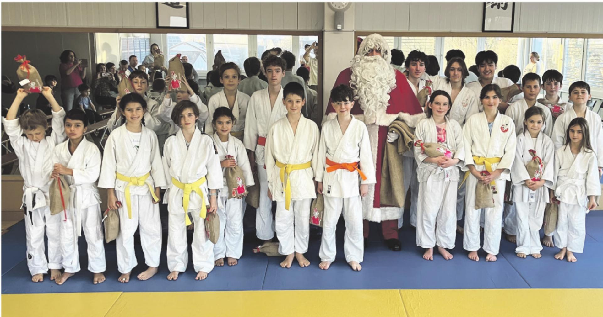 Bunte Gürtel und ein weisser Bart - Das Bild wird blockiert. – Möglicherweise durch einen aktiven Adblocker.