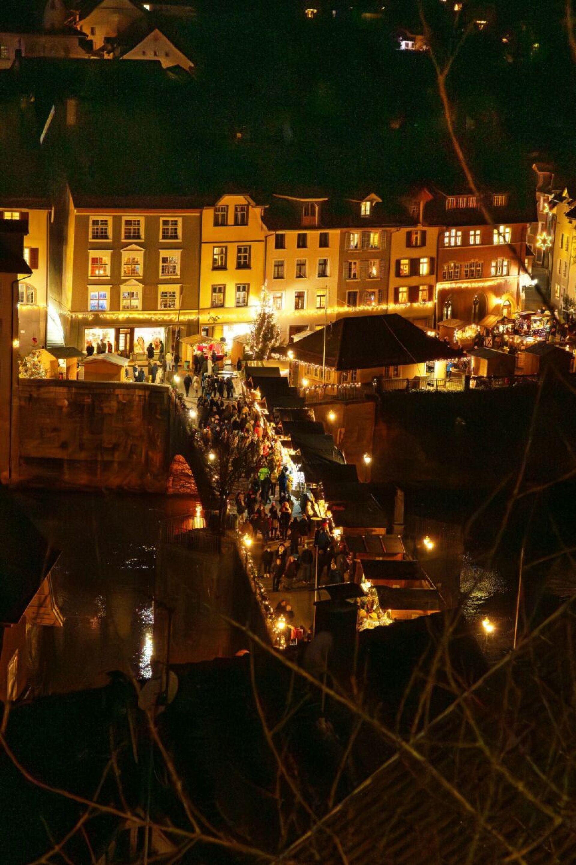 «Laufenburger Weihnachtsmarkt: der schönste am Hochrhein» - Das Bild wird blockiert. – Möglicherweise durch einen aktiven Adblocker.